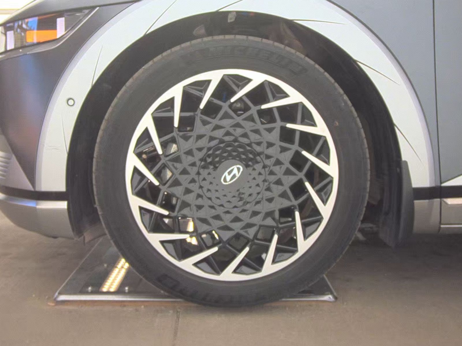 HYUNDAI LIMITED - 10