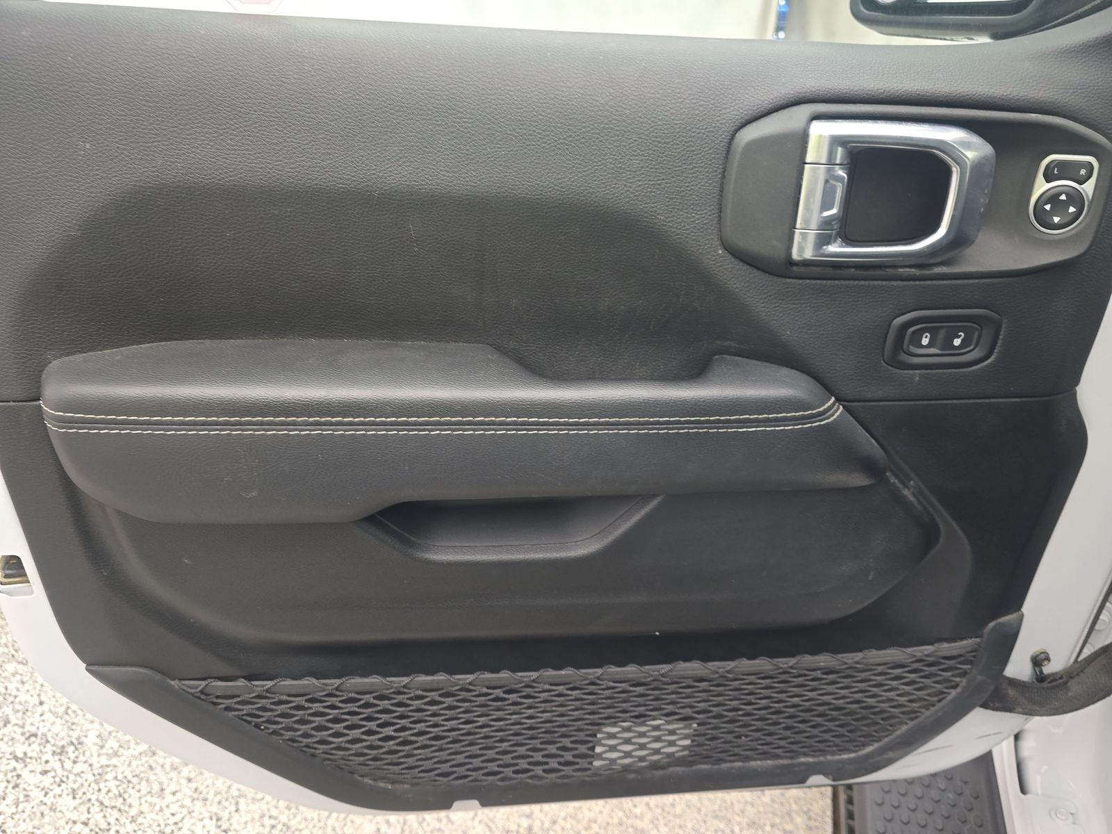 JEEP UNLIMITED SAHARA - 10