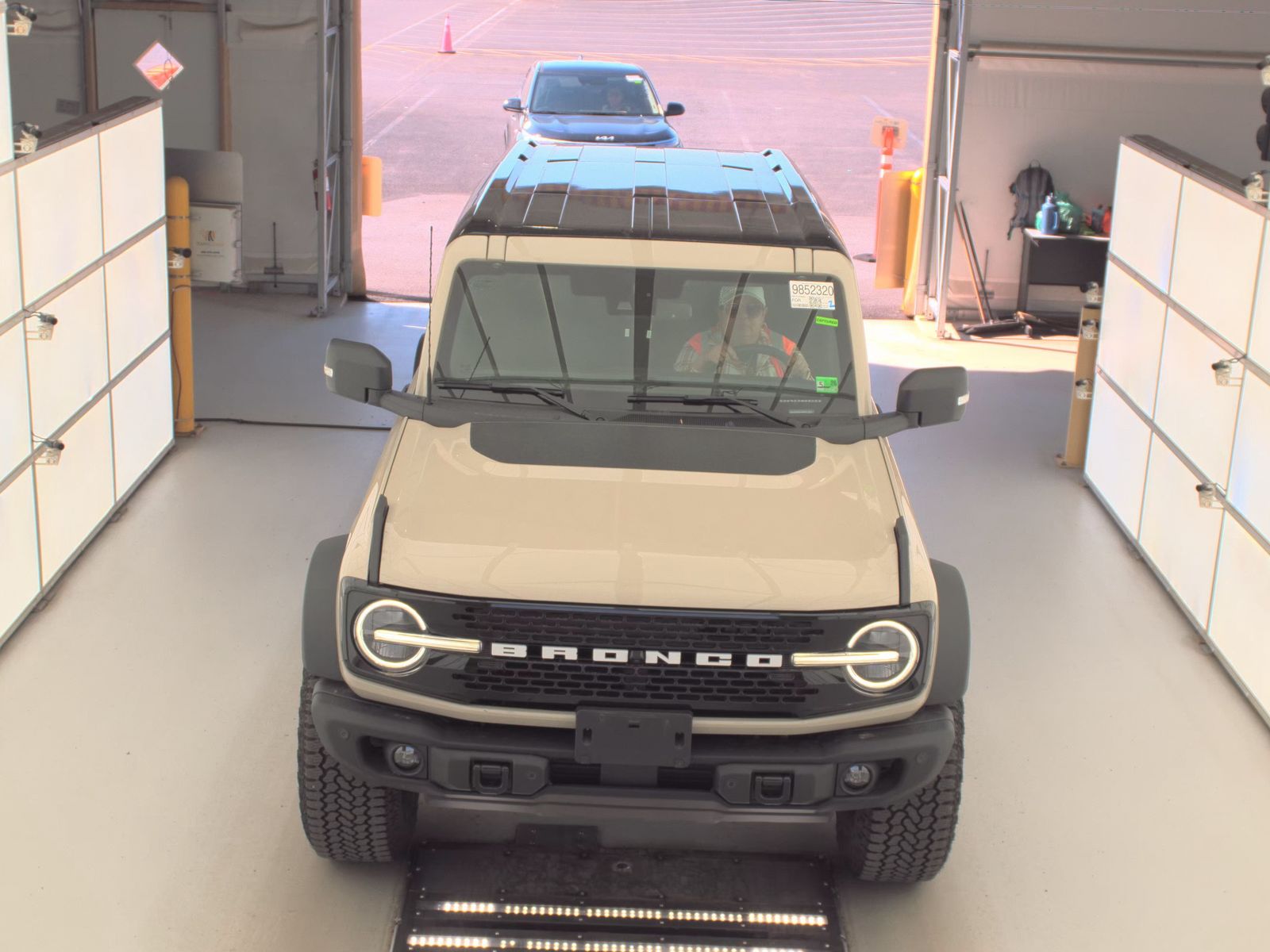 FORD BRONCO - 3