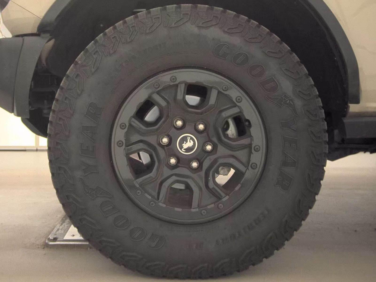 FORD BRONCO - 10