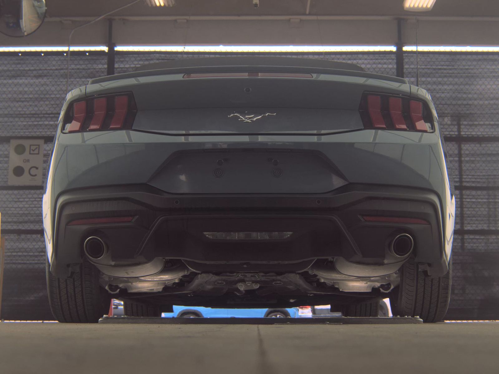 FORD MUSTANG - 8