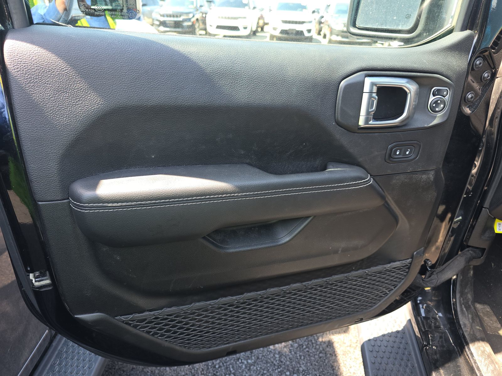 JEEP 4XE SAHARA - 10