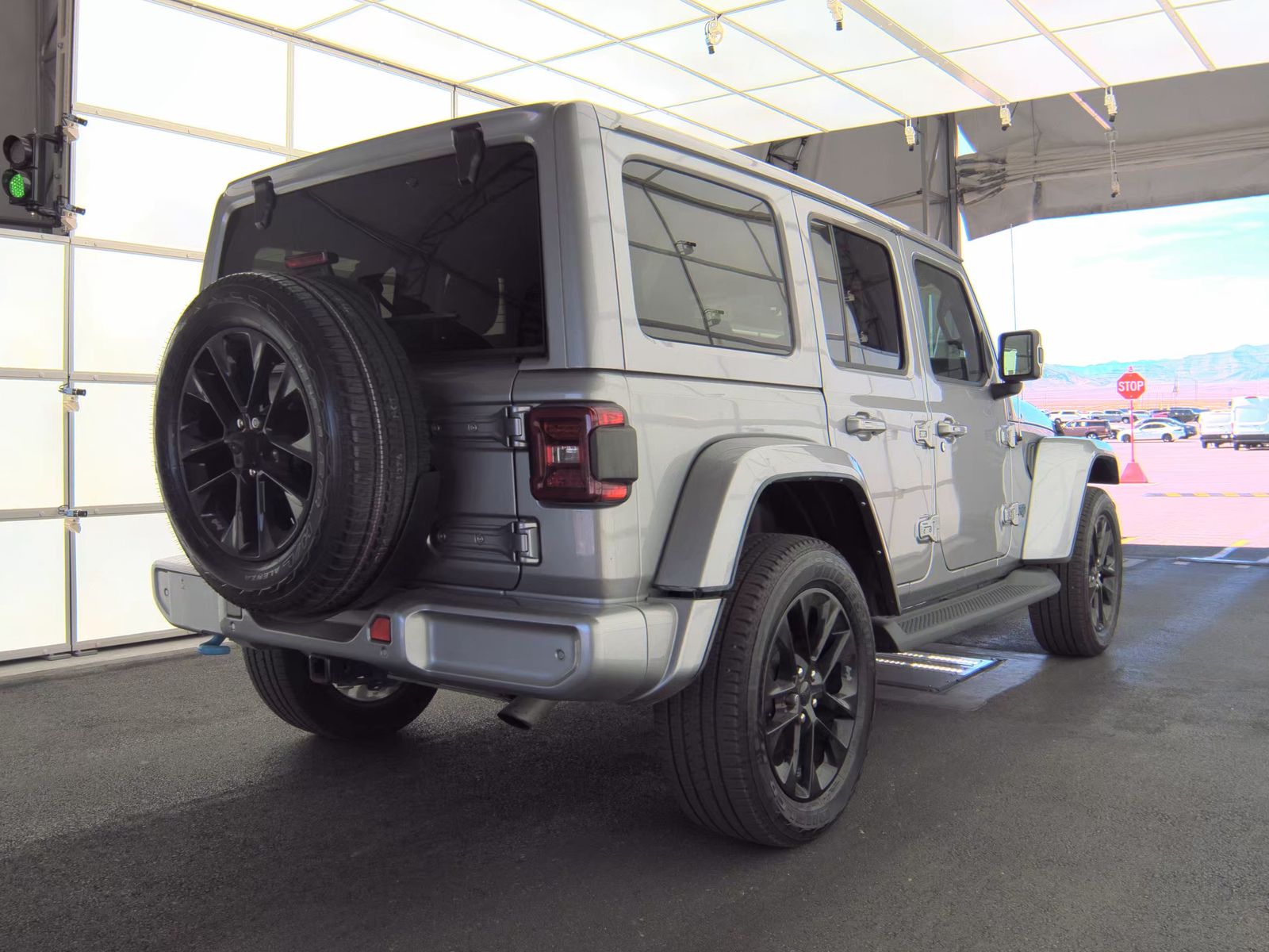 JEEP UNLIMITED 4XE SAHARA HIGH ALTITUDE - 5