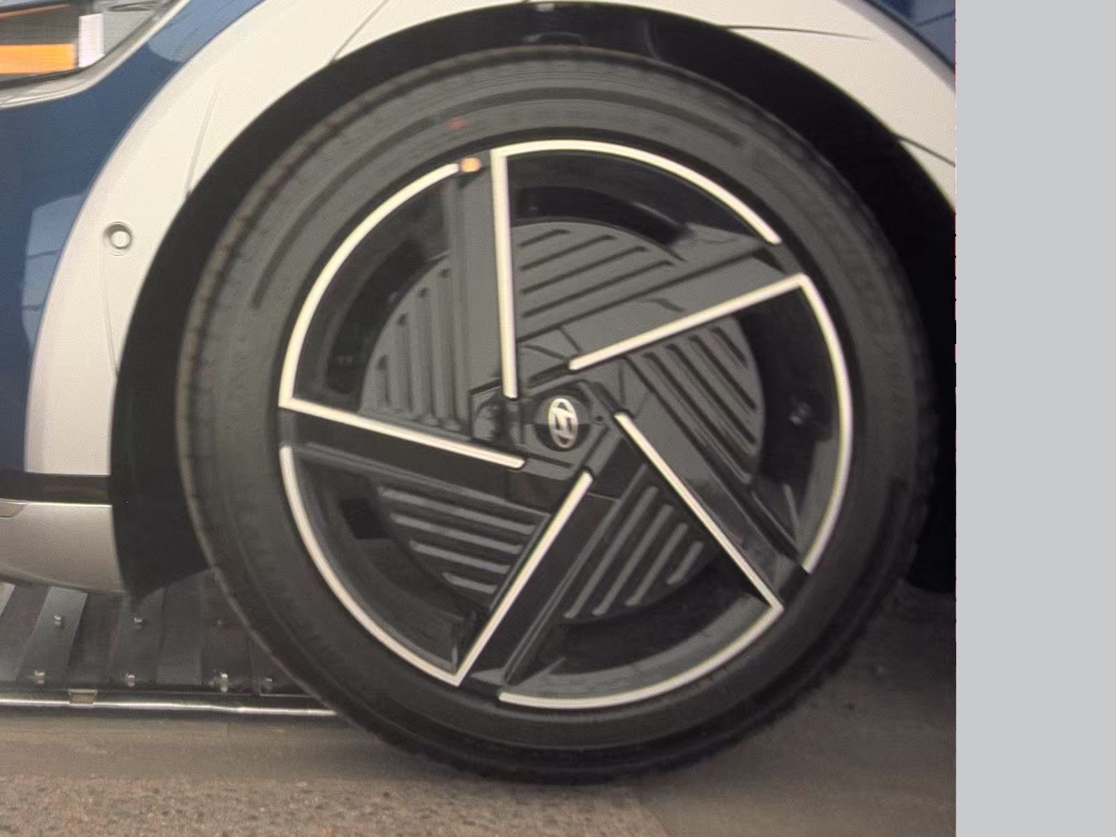 HYUNDAI LIMITED - 10