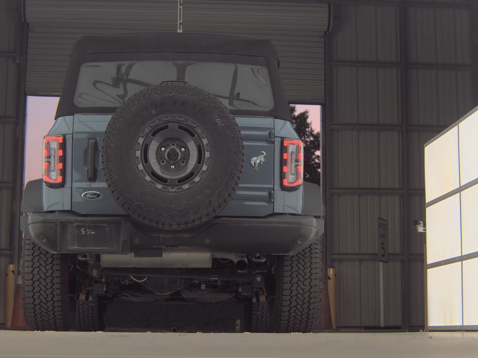FORD BRONCO - 8