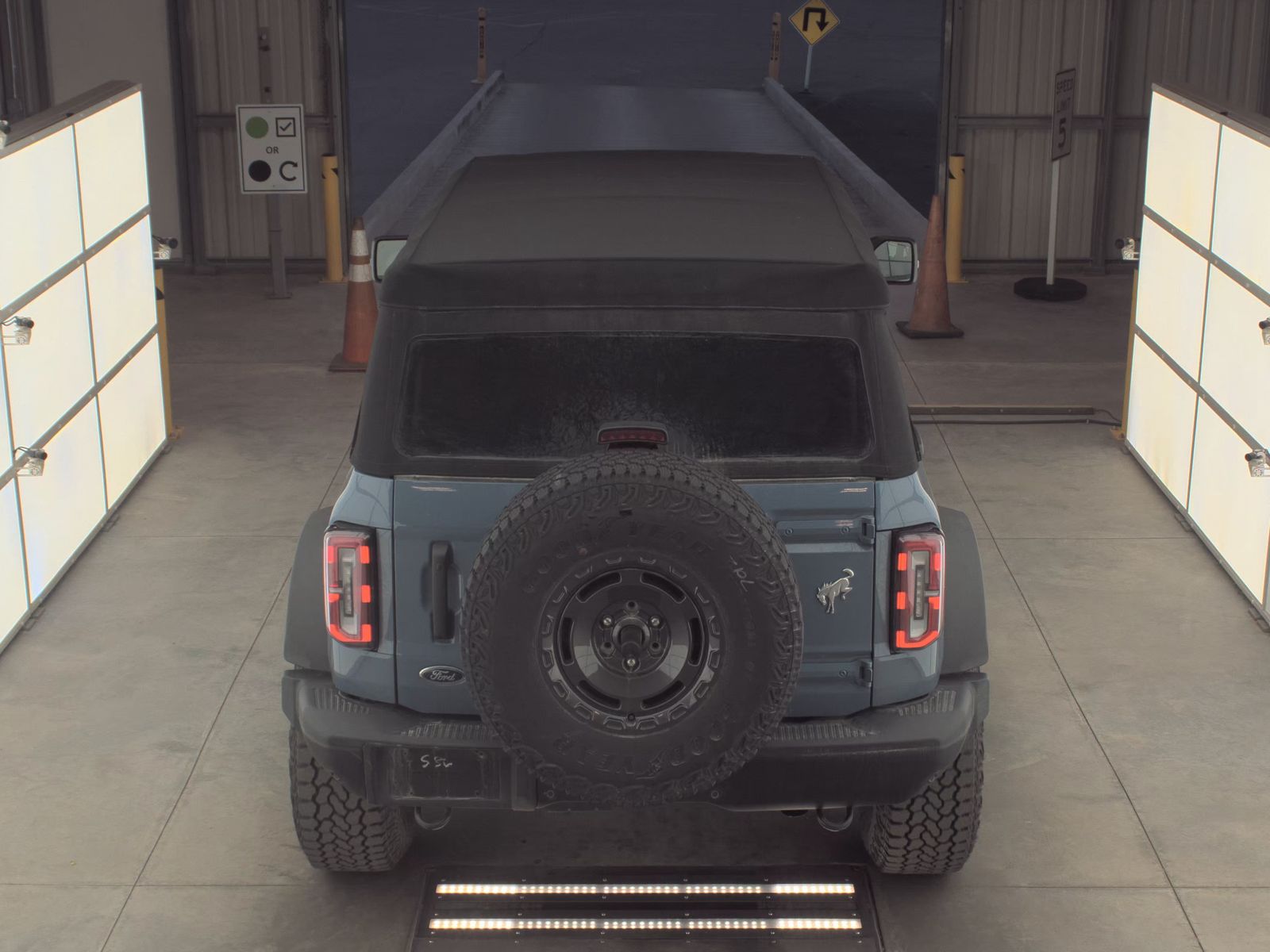 FORD BRONCO - 7