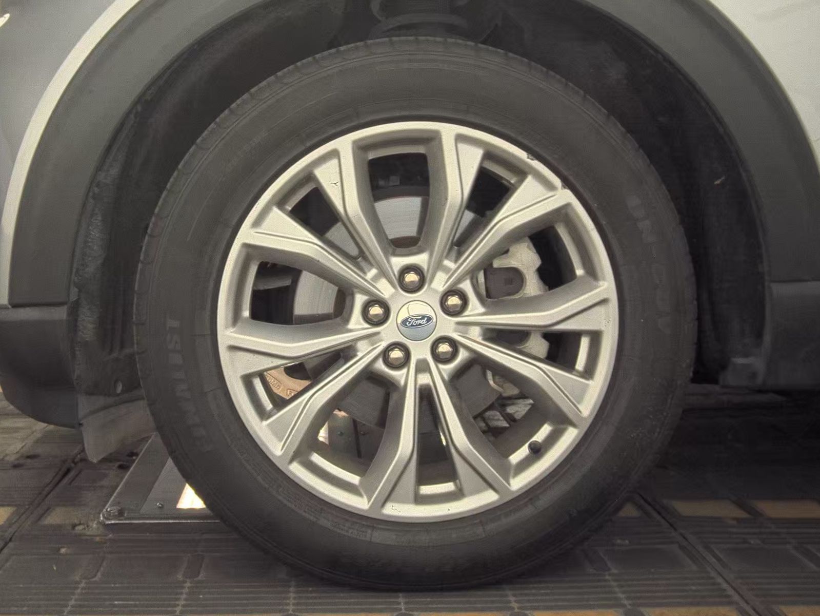 FORD EXPLORER - 10