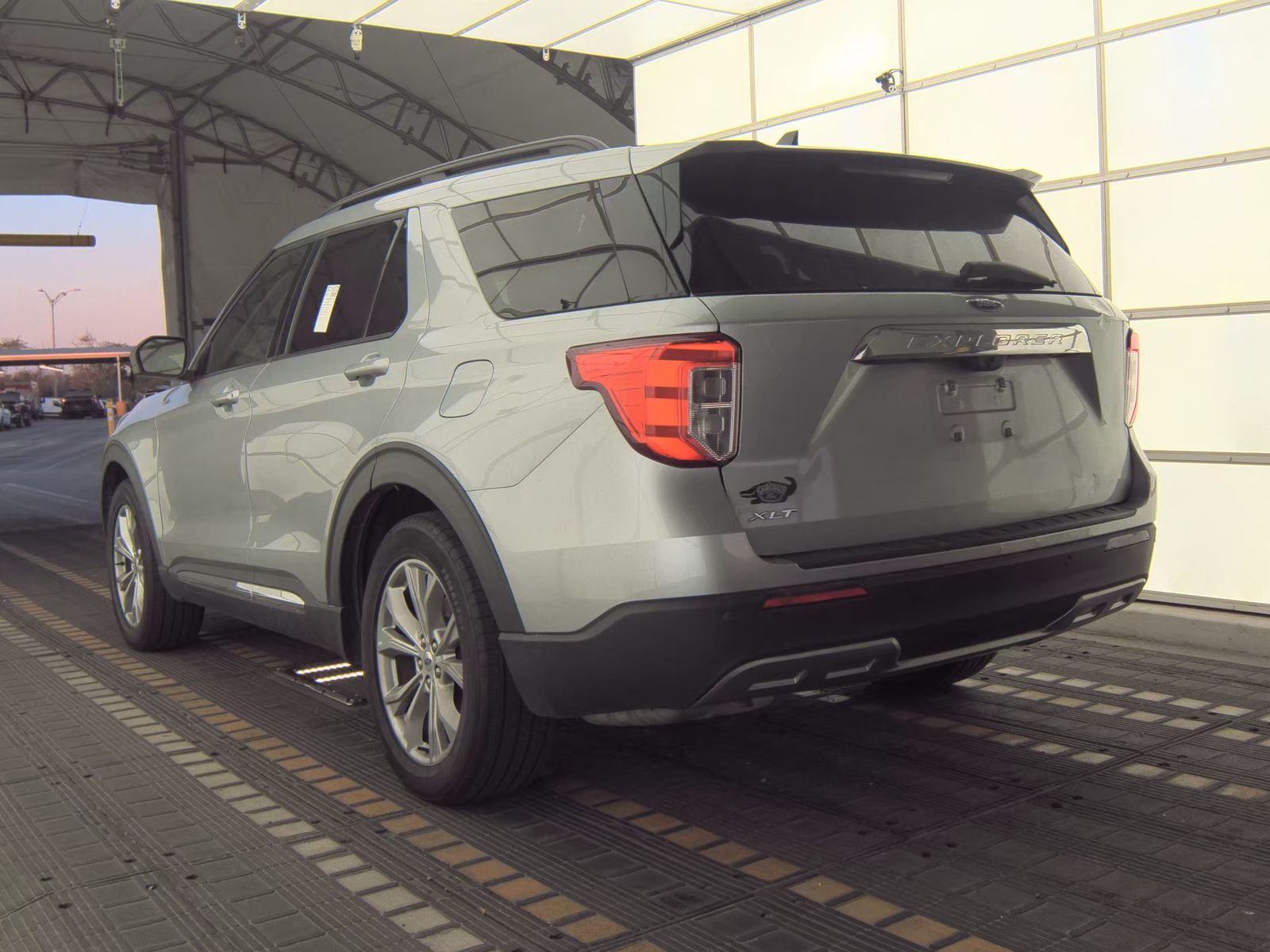 FORD EXPLORER - 9