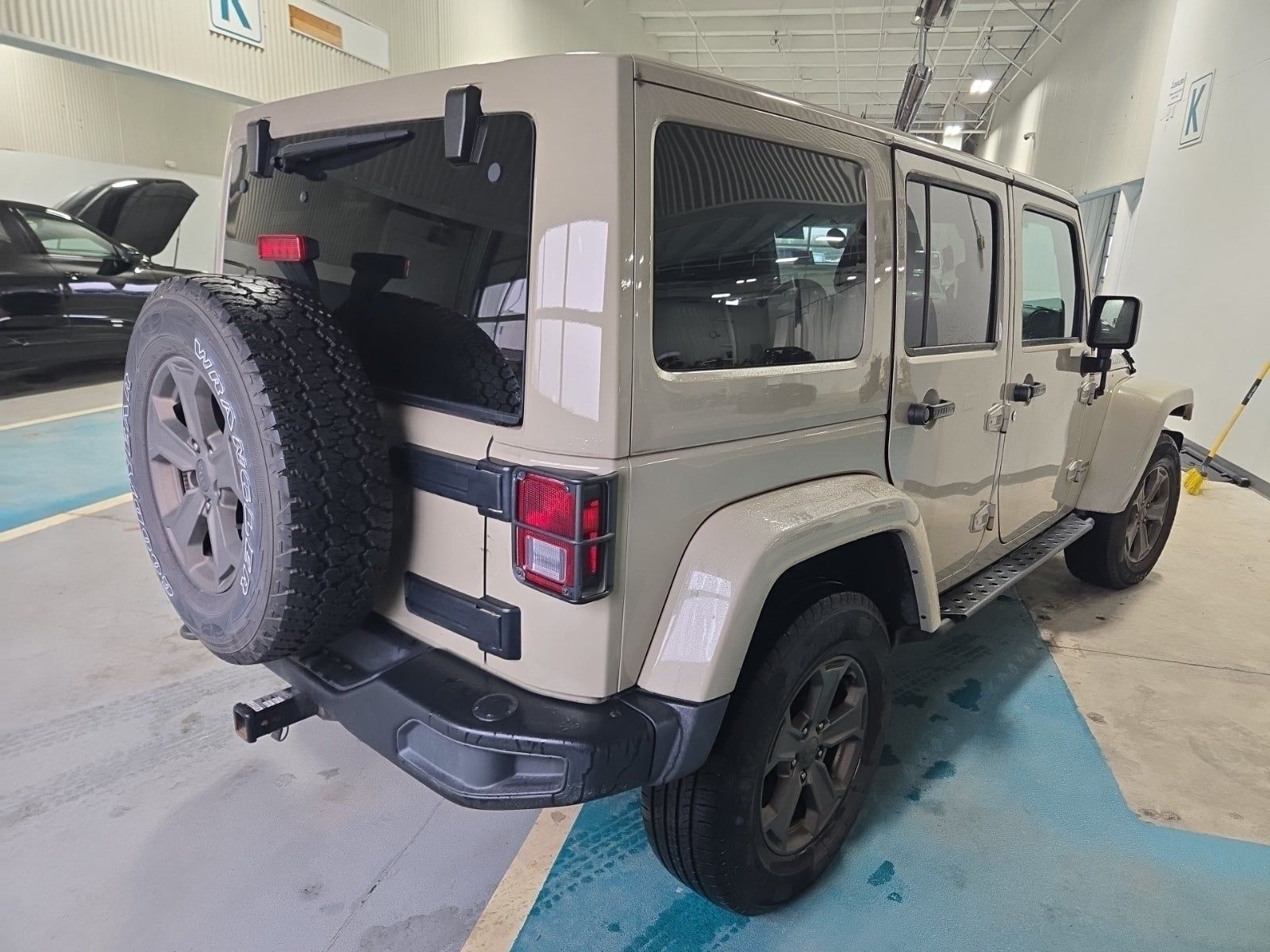 JEEP UNLIMITED SPORT GOLDEN EAGLE EDITION - 6