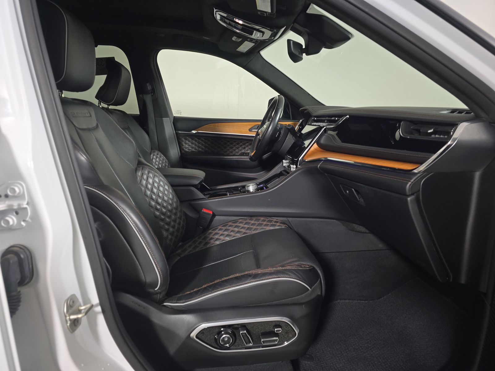 JEEP SUMMIT RESERVE - 9