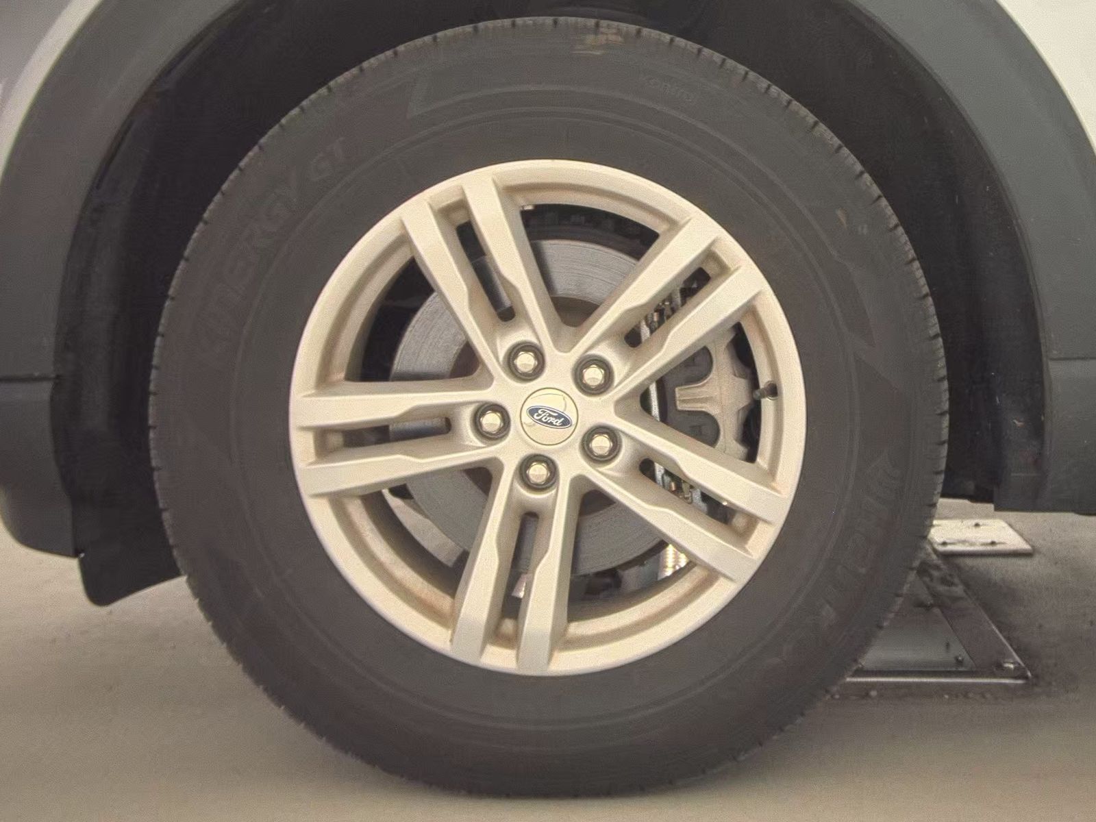 FORD EXPLORER - 10