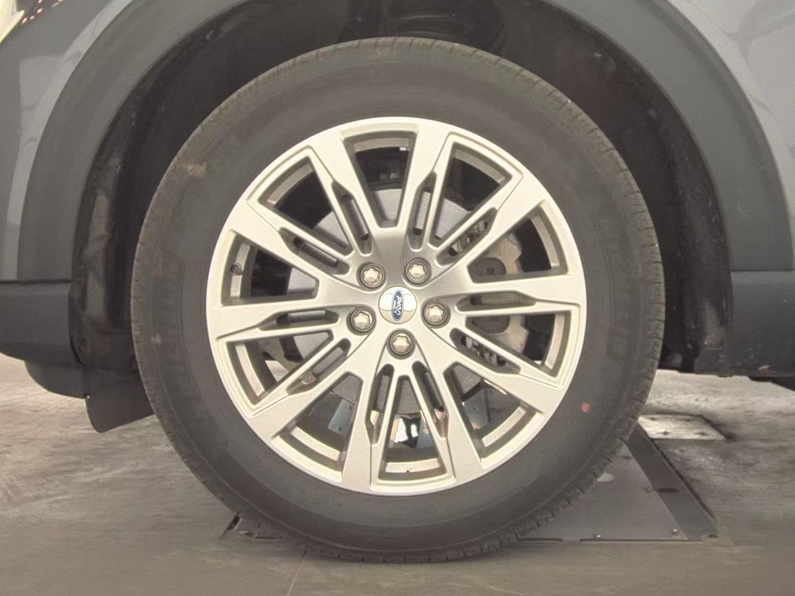 FORD EXPLORER - 10