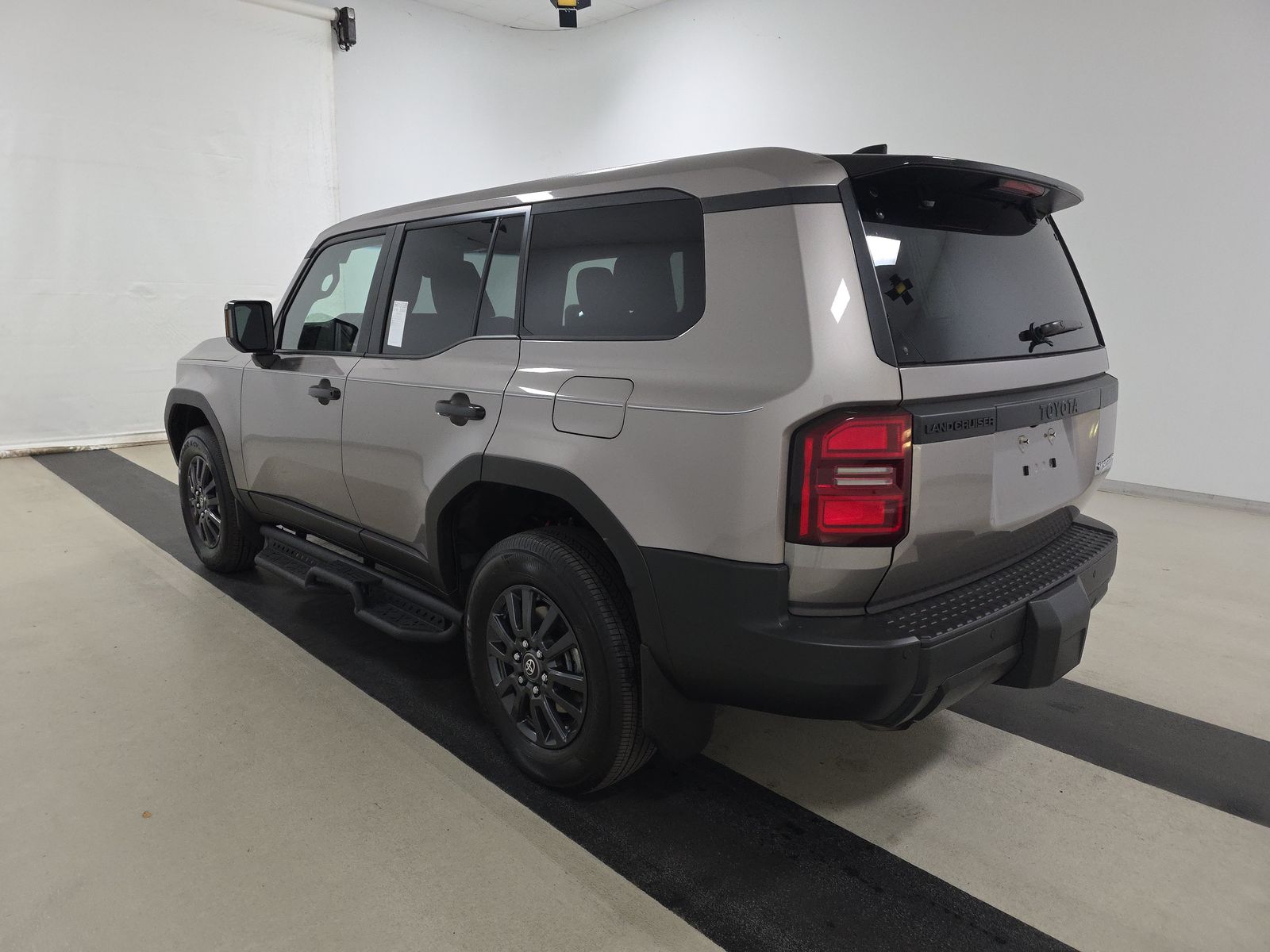 TOYOTA LAND CRUISER - 7