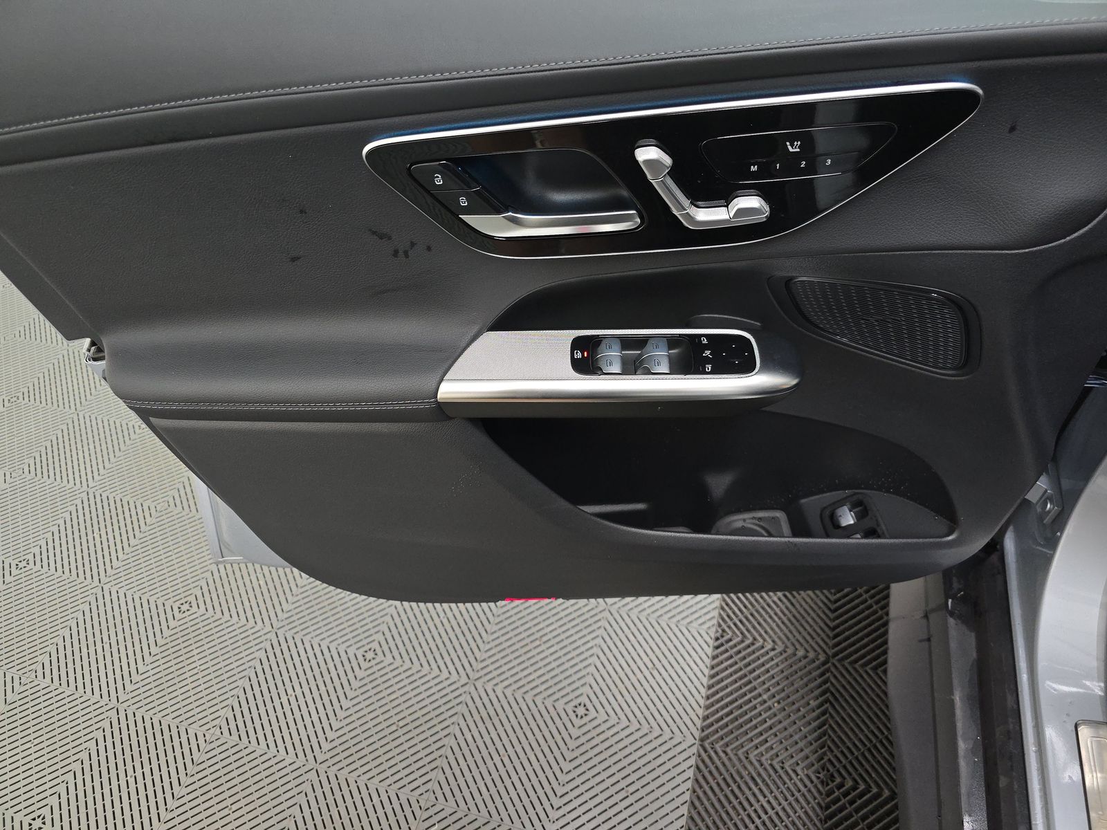 MERCEDES-BENZ GLC - 10