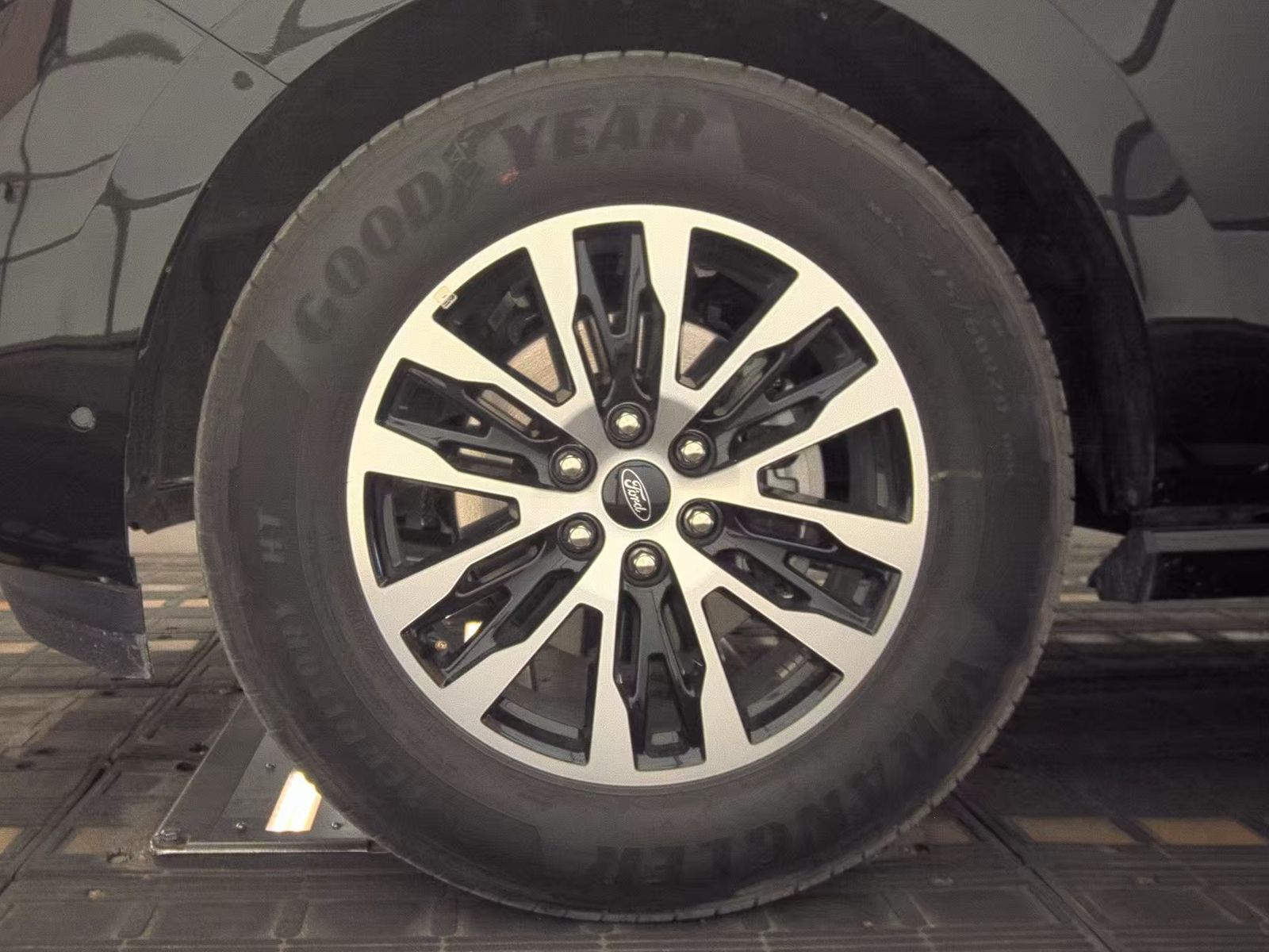FORD EXPEDITION - 10