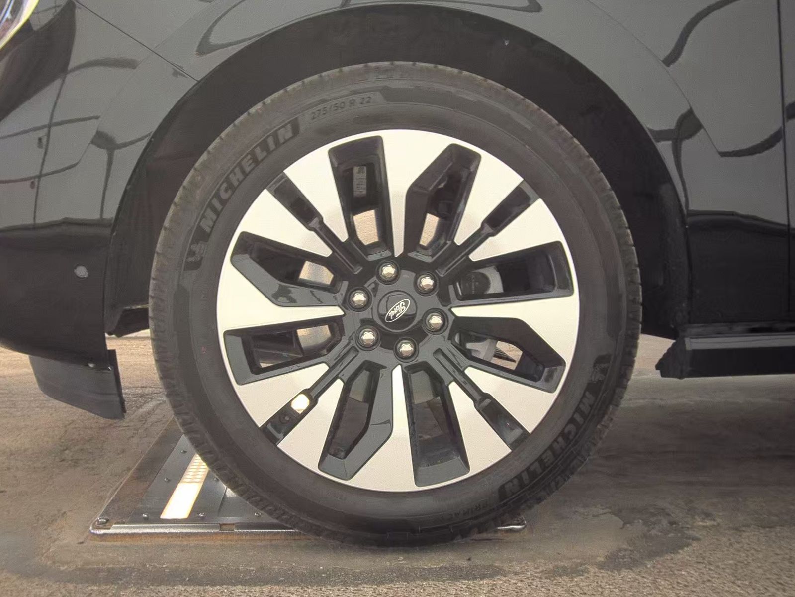 FORD EXPEDITION - 10