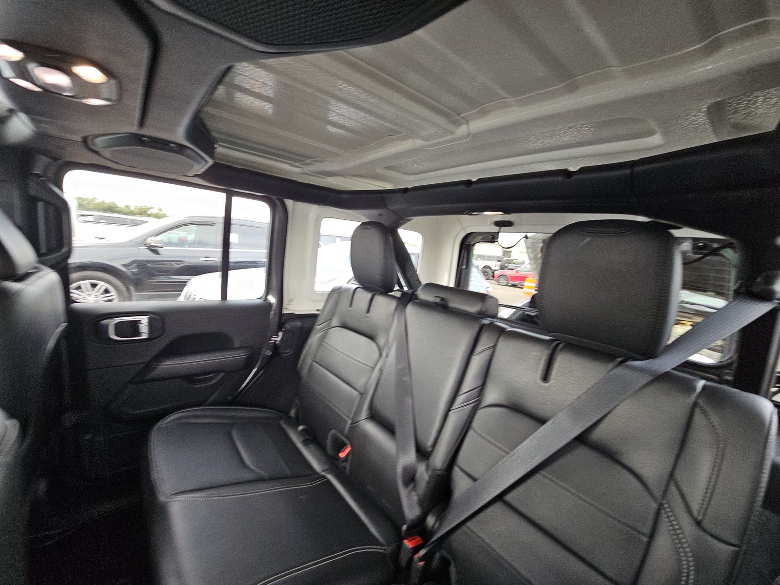 JEEP UNL SAHARA - 10