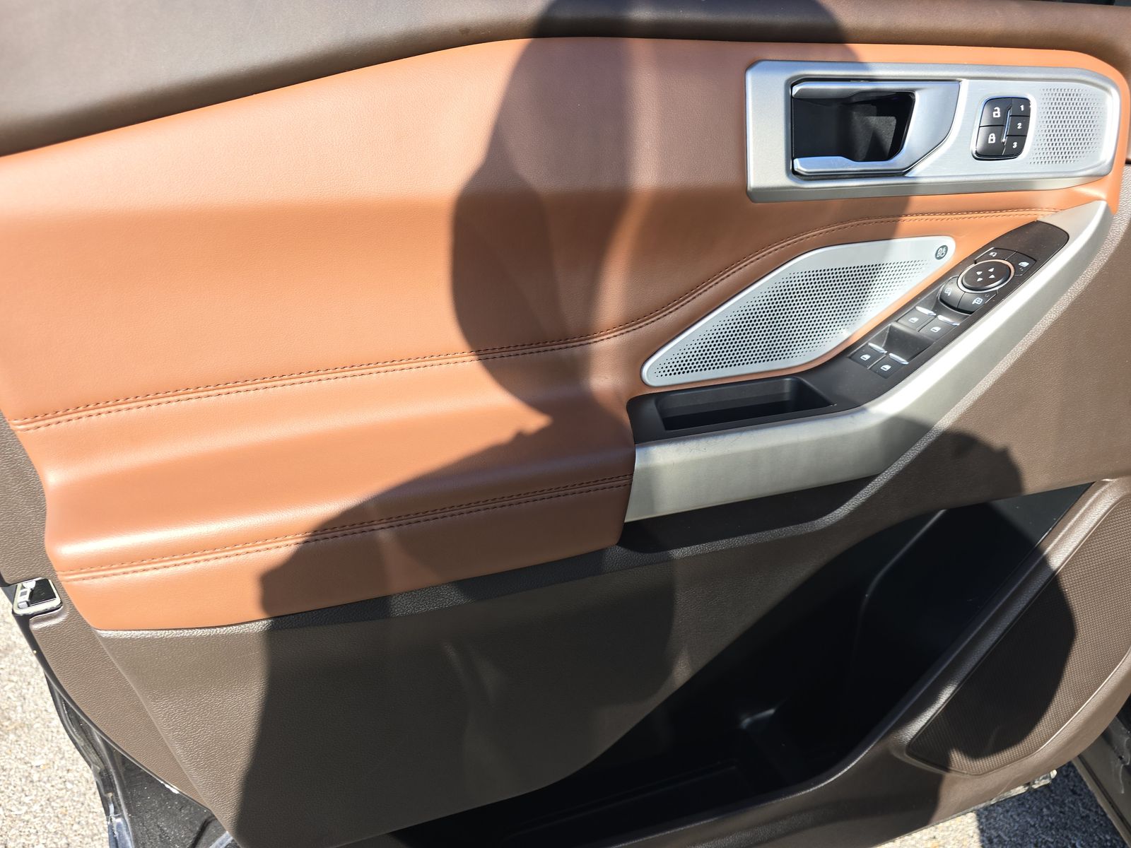 FORD EXPLORER - 10