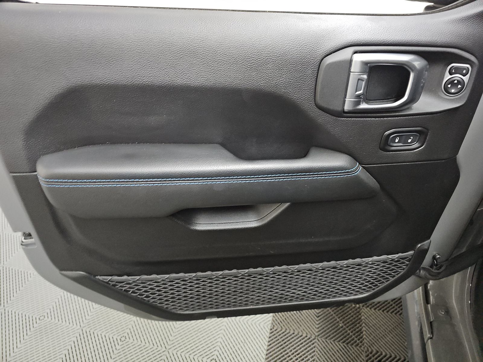 JEEP UNLIMITED 4XE RUBICON - 10