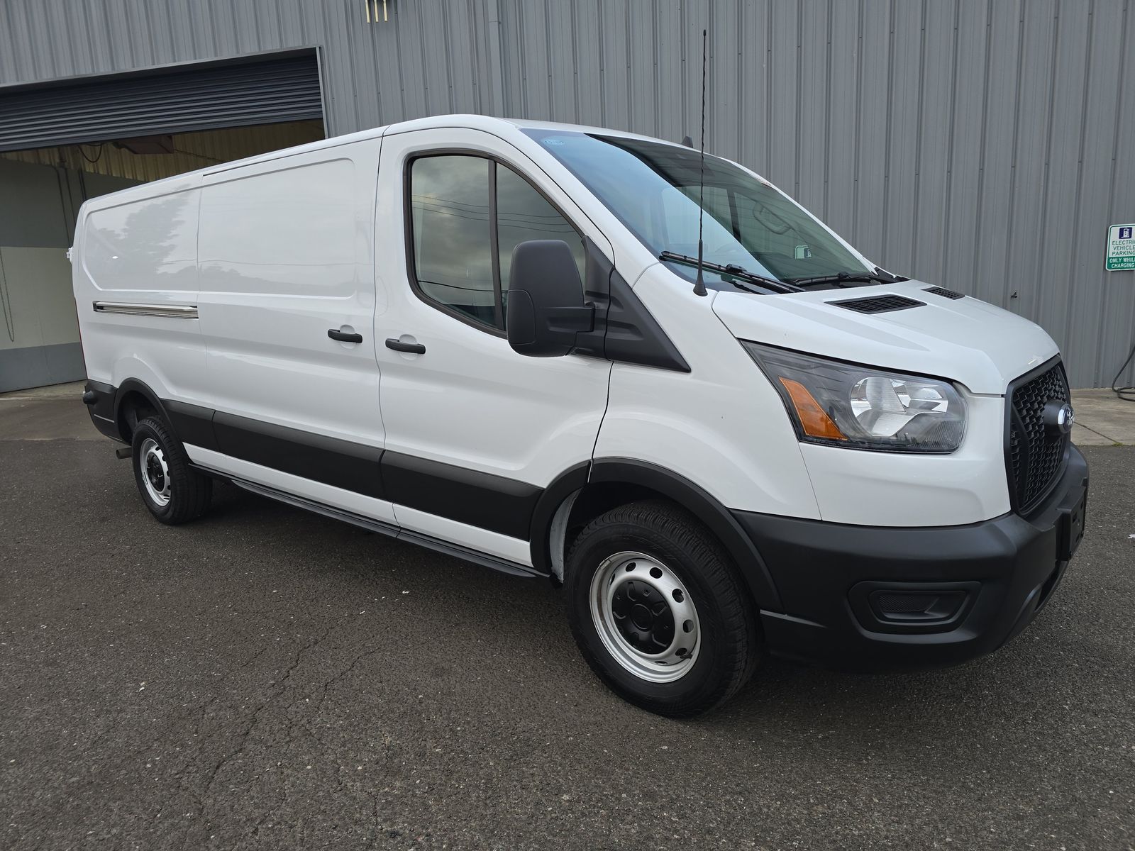 FORD TRANSIT 150 - 4