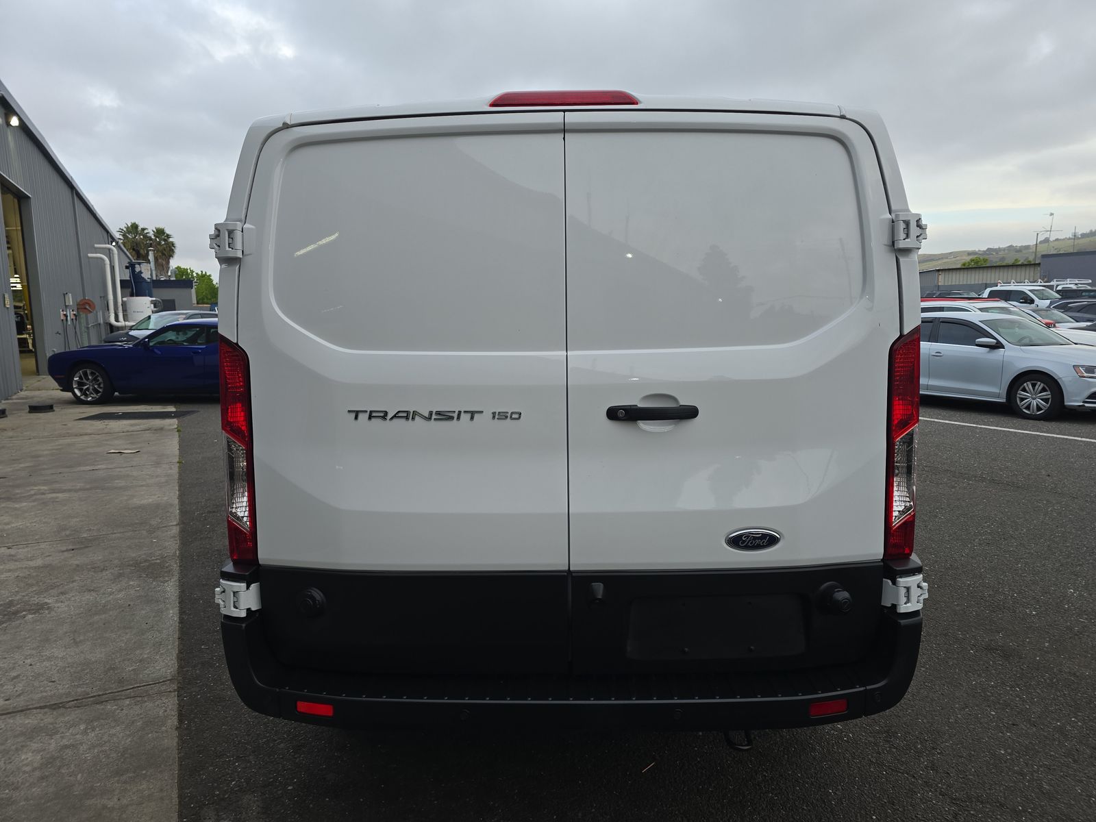 FORD TRANSIT 150 - 6