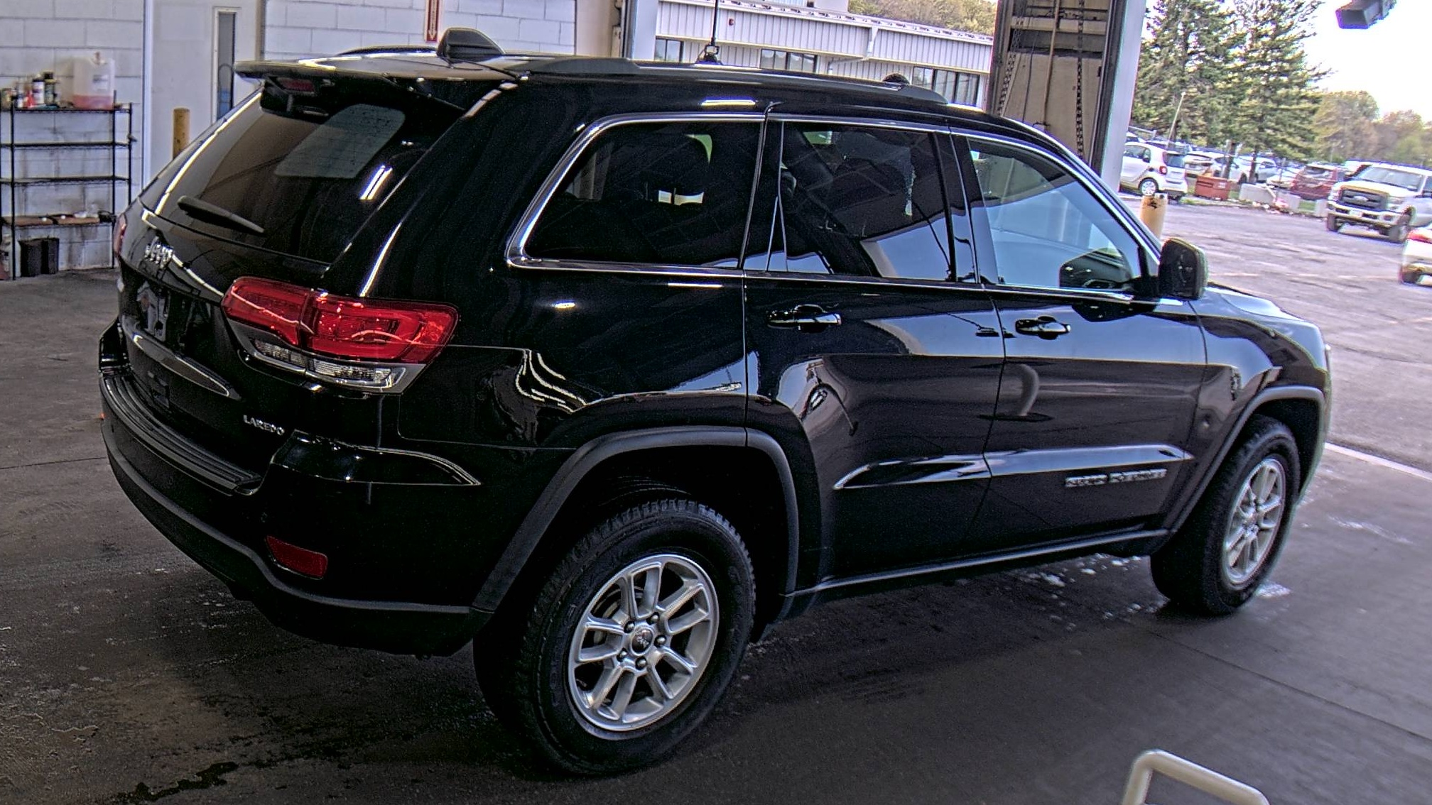 JEEP LAREDO E - 5
