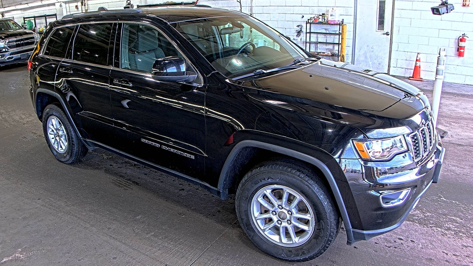 JEEP LAREDO E - 4