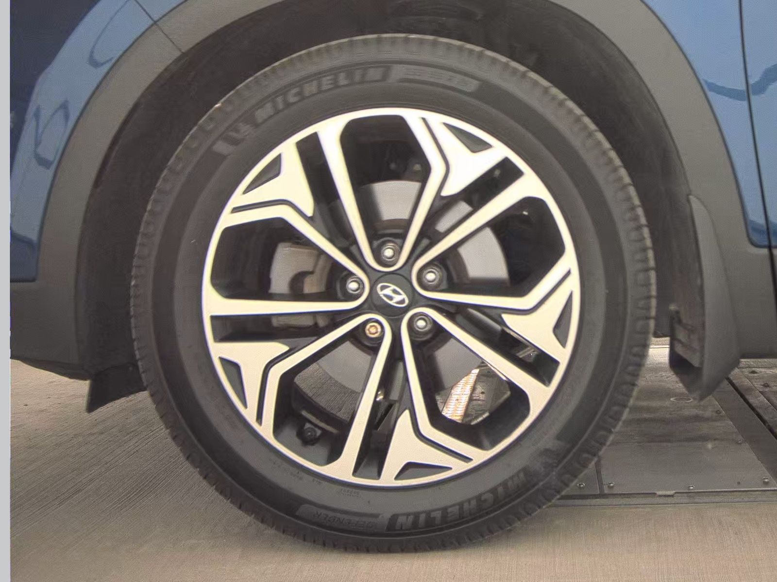 HYUNDAI LIMITED - 10