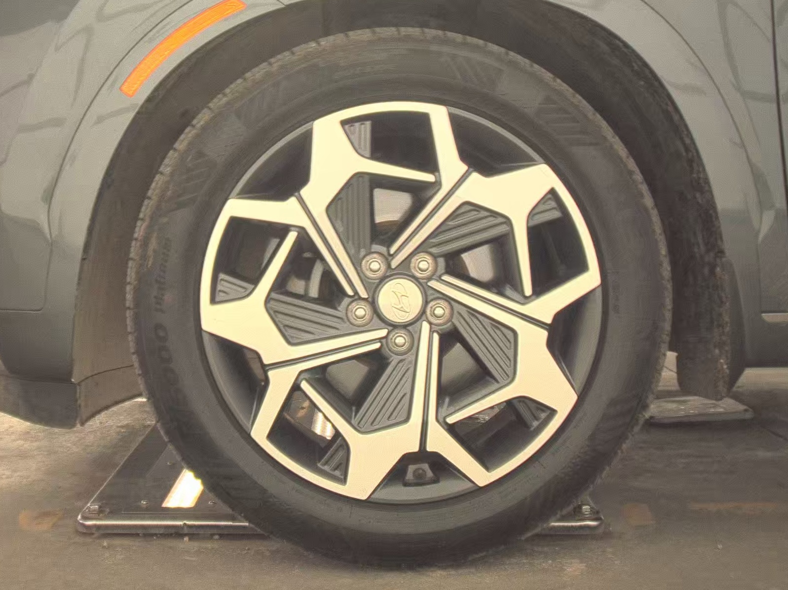 HYUNDAI CALLIGRAPH - 10