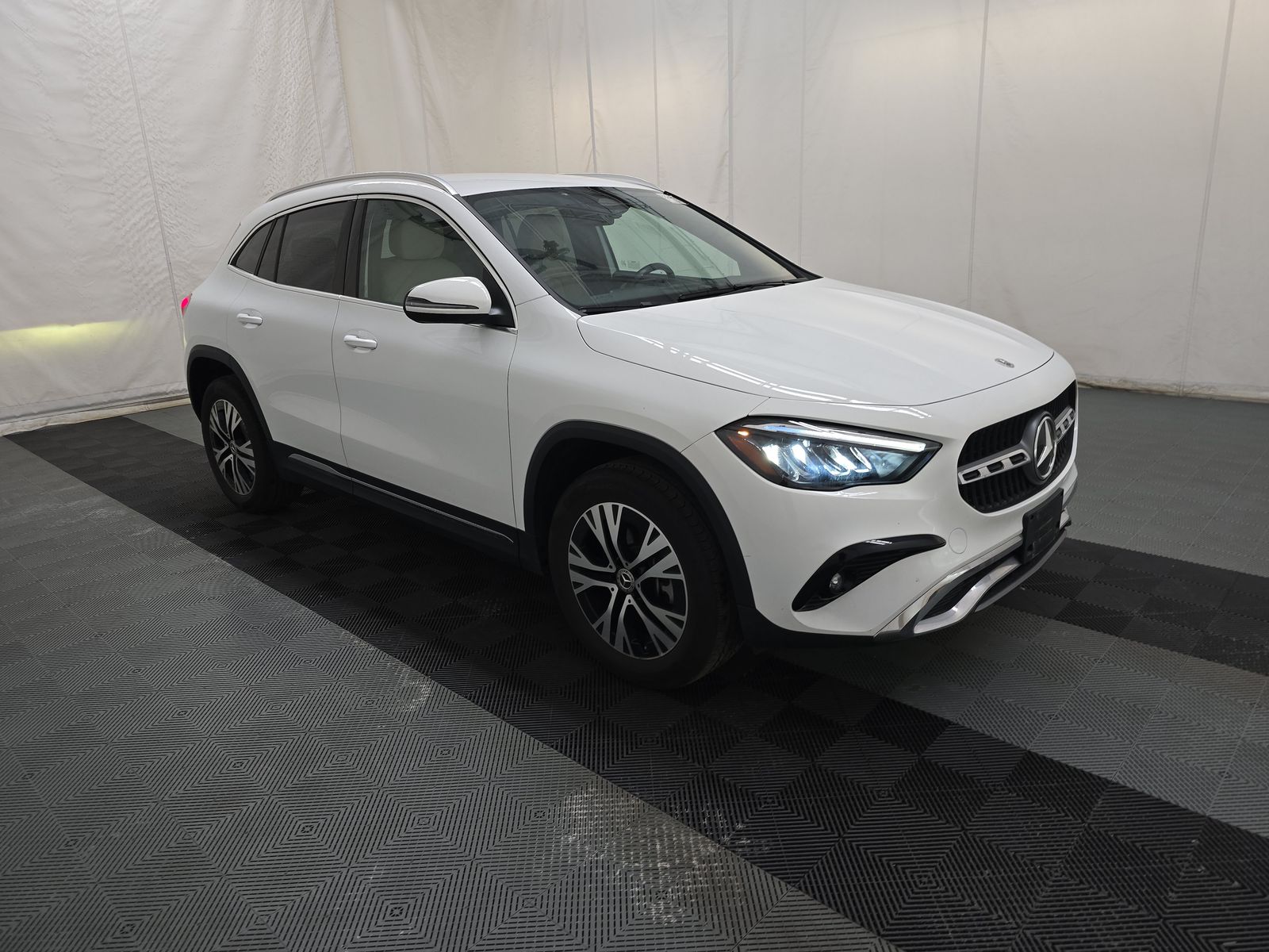 MERCEDES-BENZ GLA-CLASS - 4