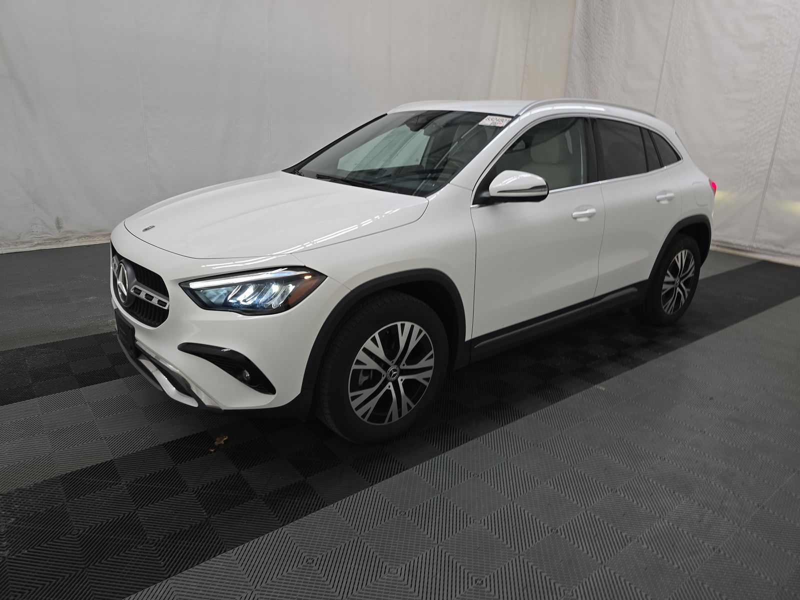 MERCEDES-BENZ GLA-CLASS - 1
