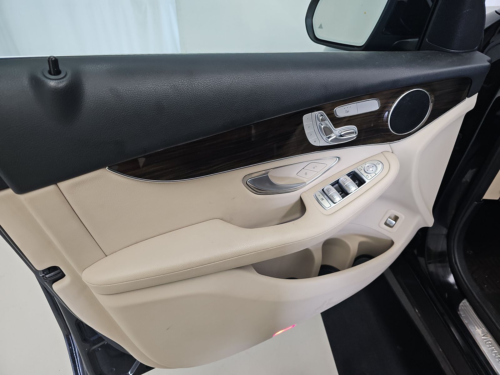 MERCEDES-BENZ GLC - 10