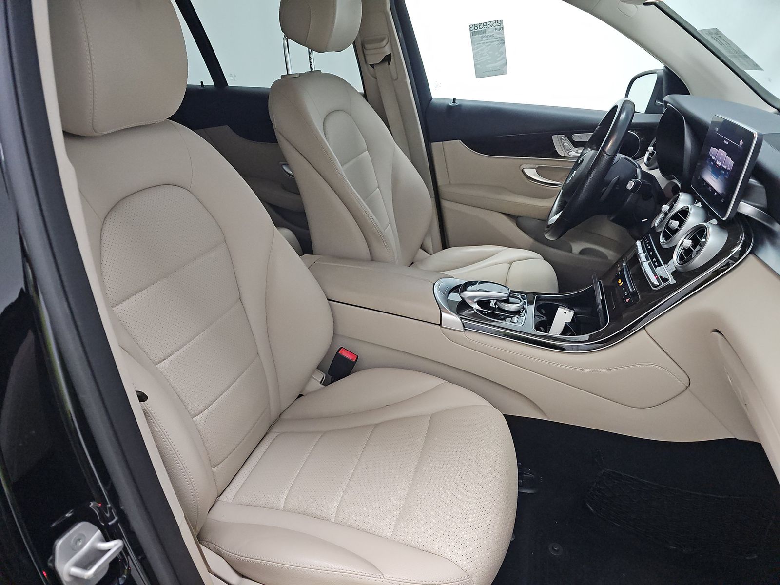 MERCEDES-BENZ GLC - 9