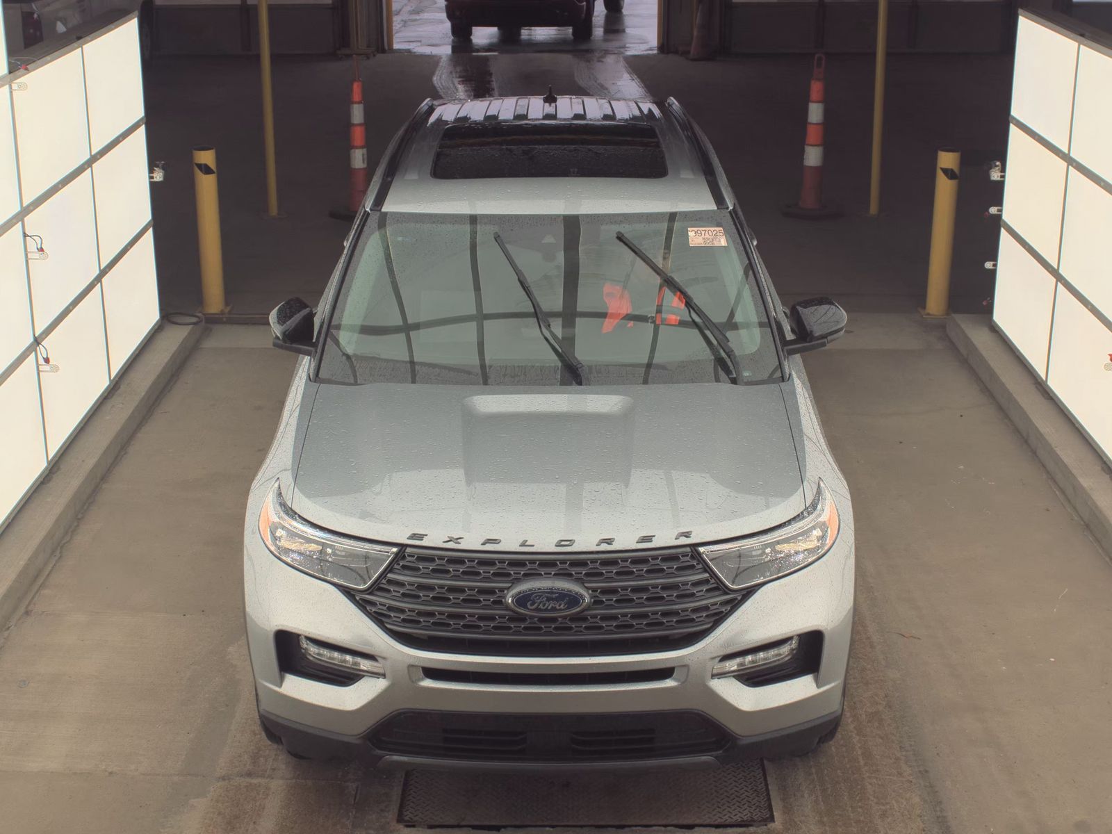FORD EXPLORER - 3