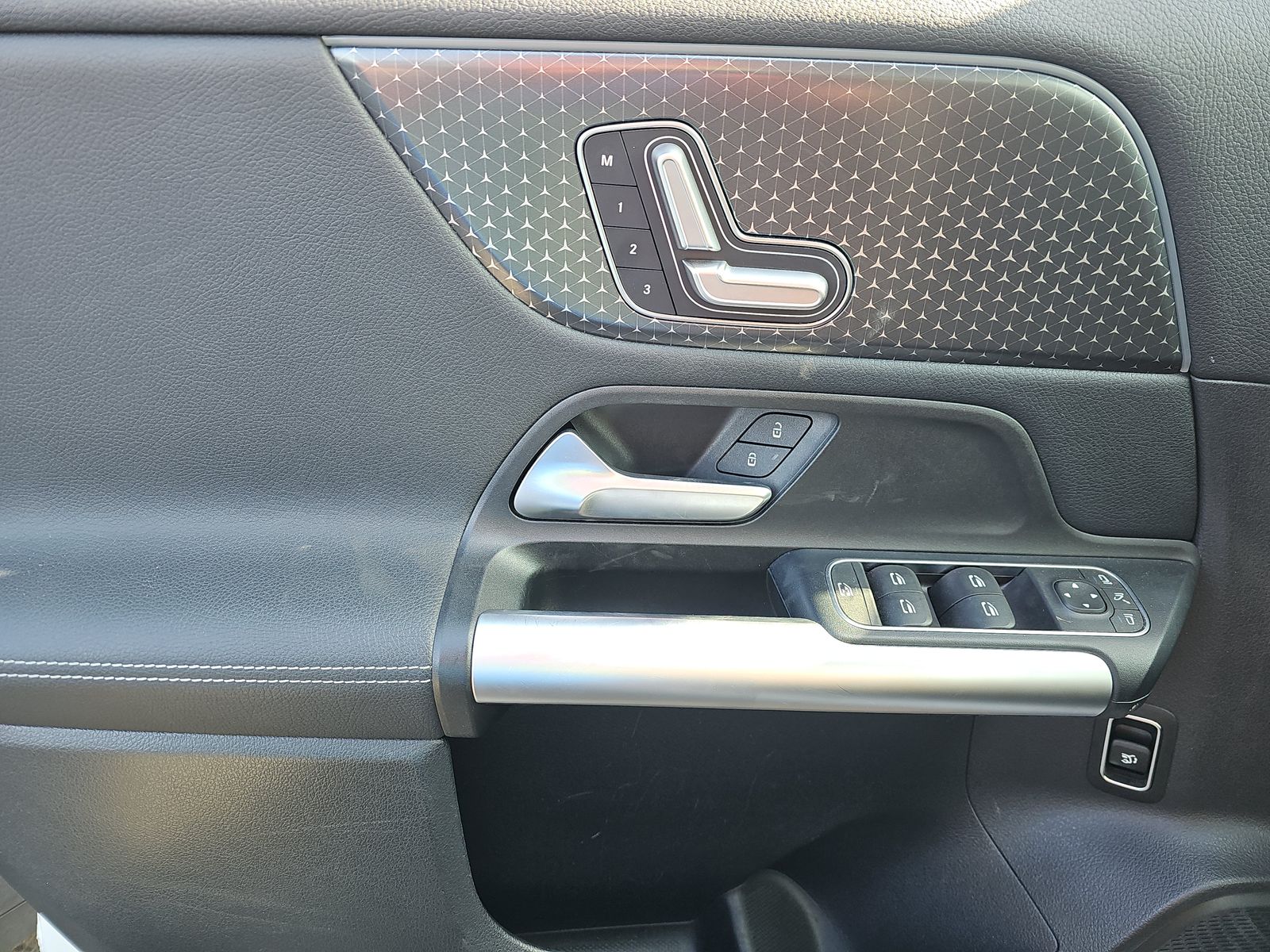 MERCEDES-BENZ GLA-CLASS - 10