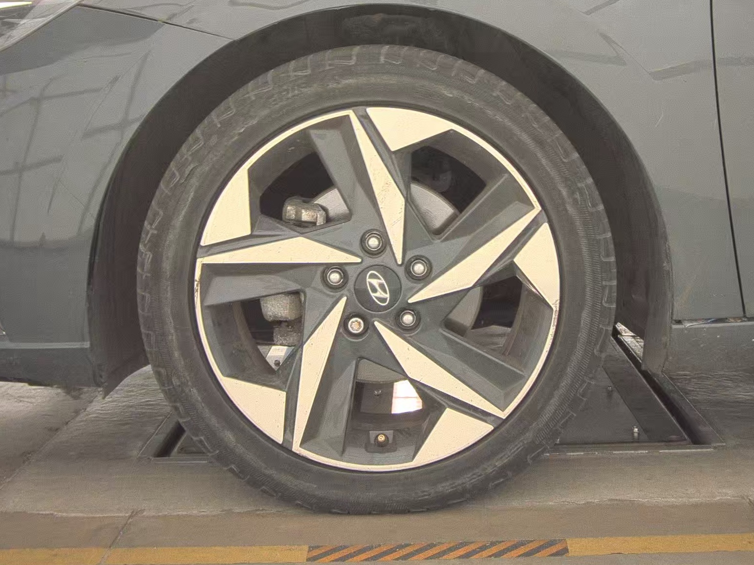 HYUNDAI LIMITED - 10