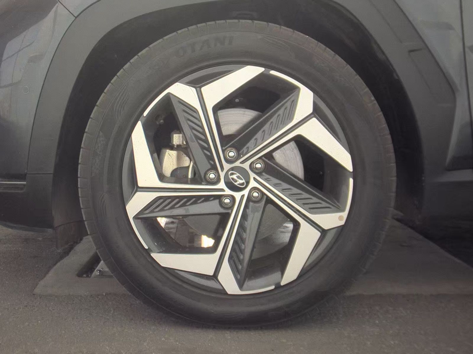 HYUNDAI LIMITED - 10