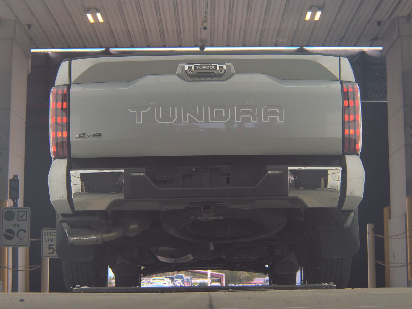 TOYOTA TUNDRA - 8
