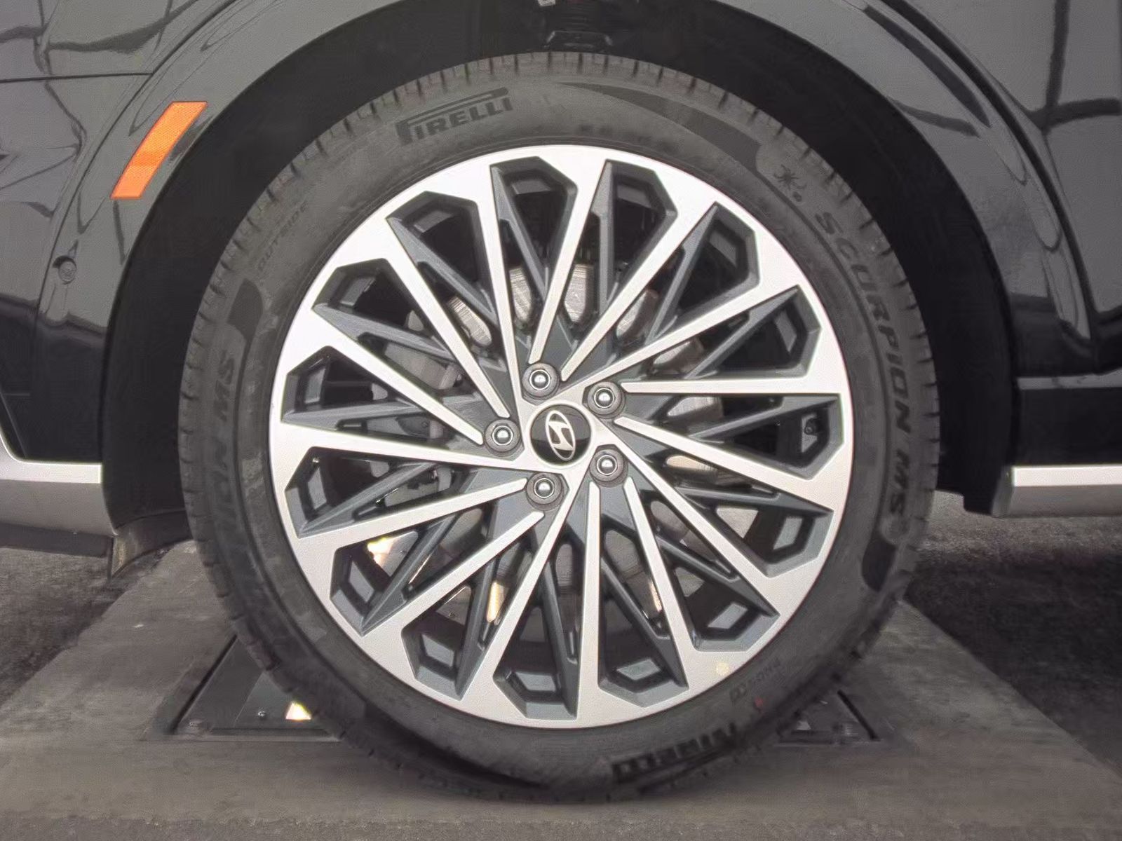 HYUNDAI CALLIGRAPHY - 10