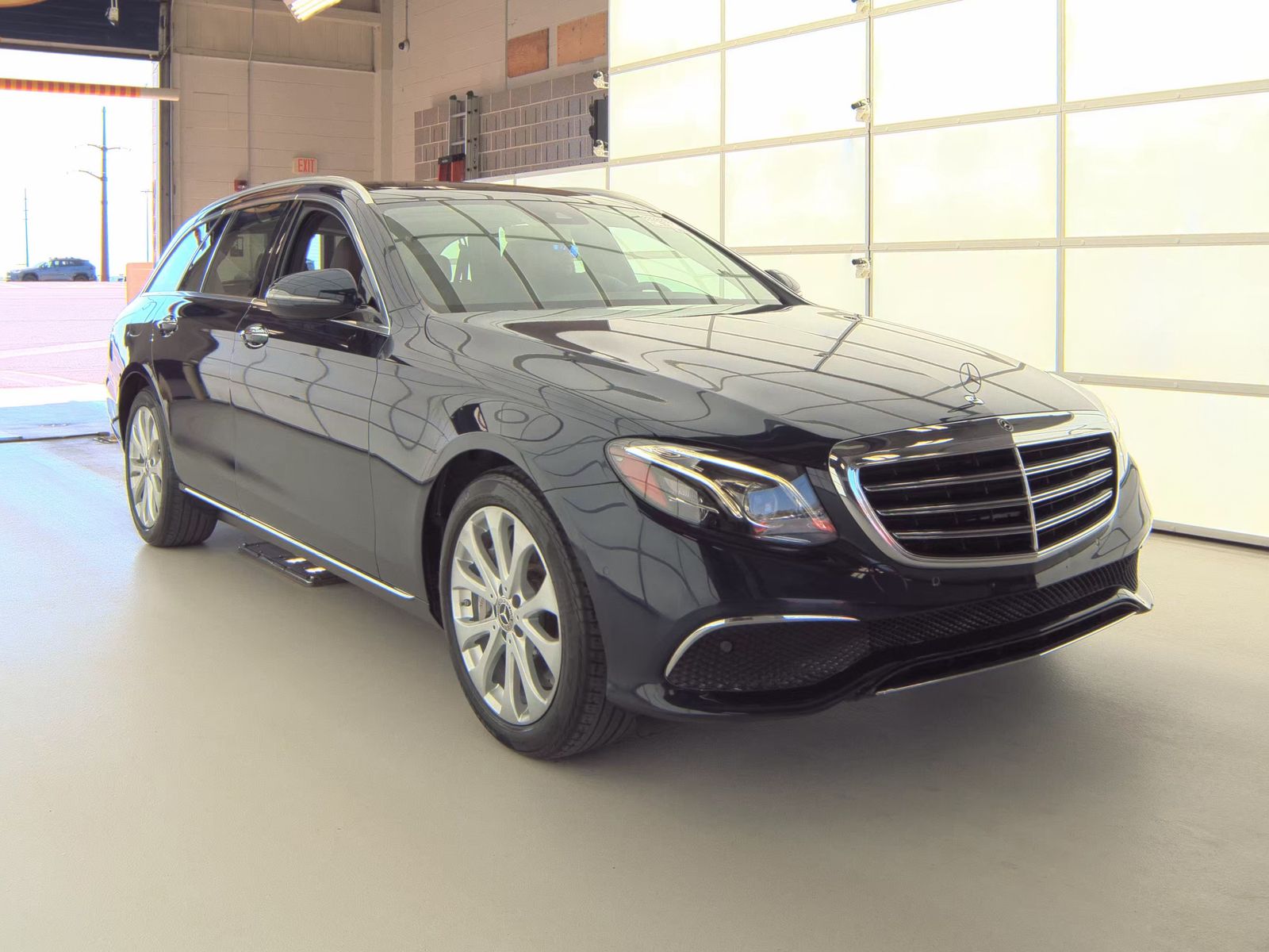 MERCEDES-BENZ E-CLASS - 4