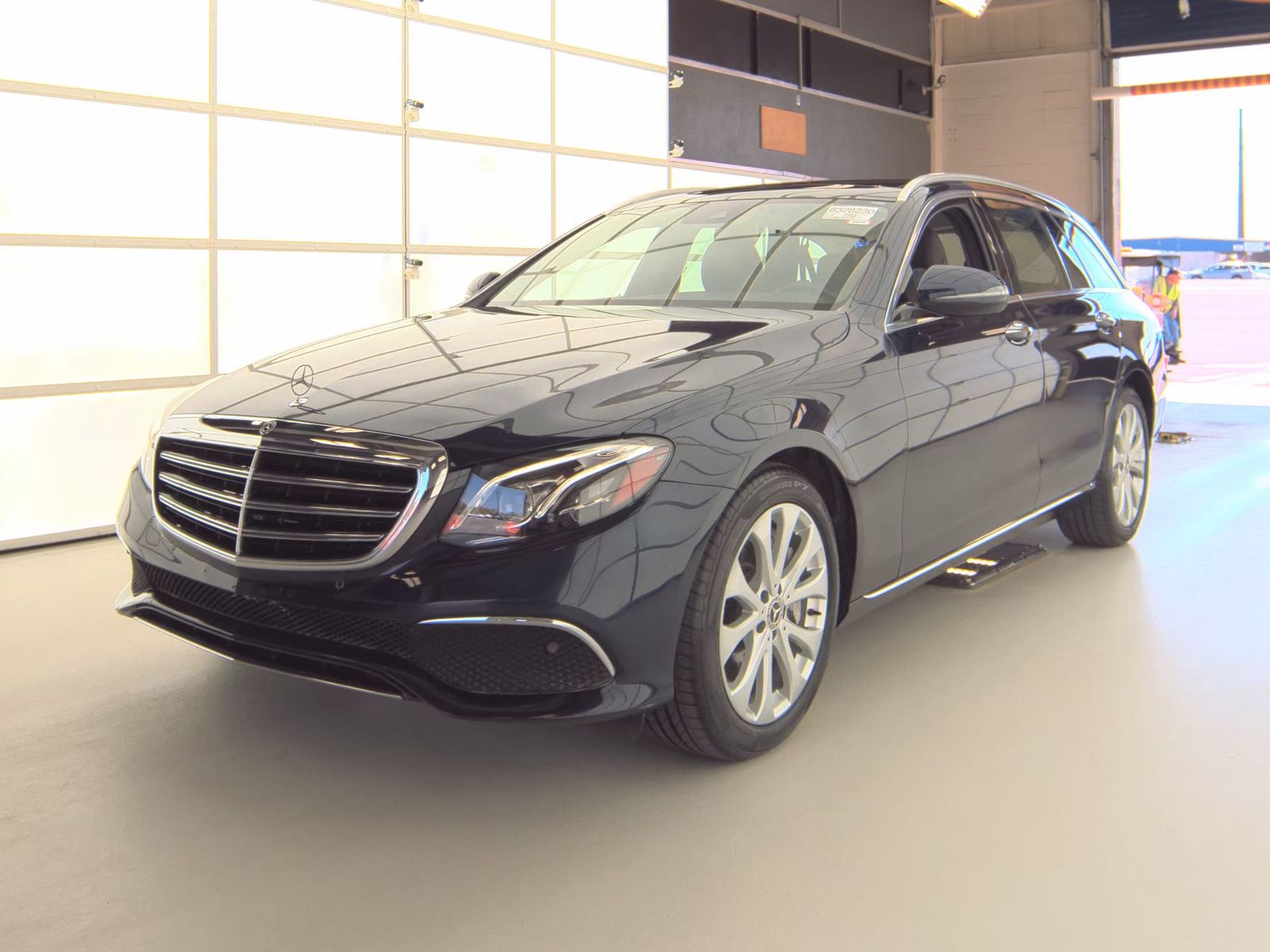 MERCEDES-BENZ E-CLASS - 1