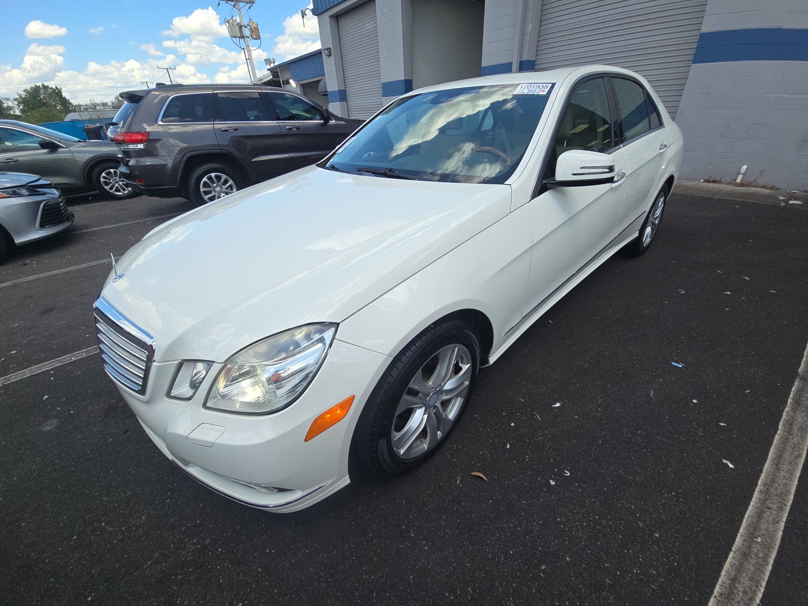 MERCEDES-BENZ E-CLASS - 1