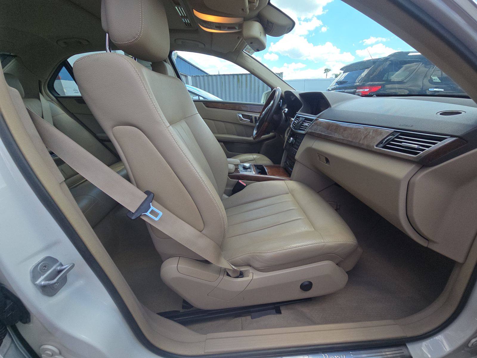 MERCEDES-BENZ E-CLASS - 9