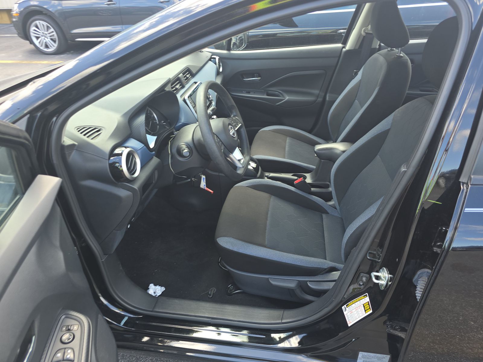 NISSAN VERSA - 8
