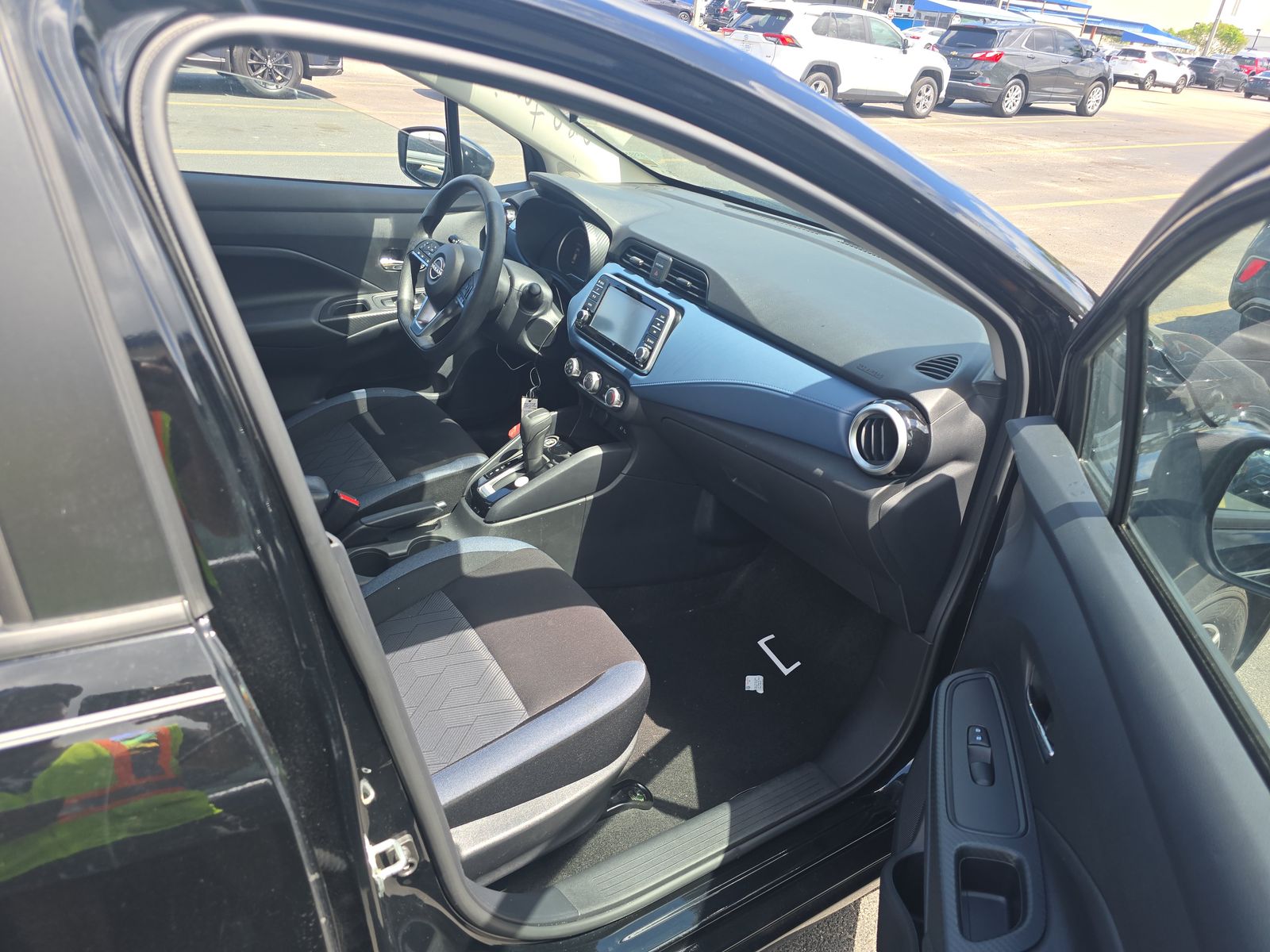 NISSAN VERSA - 9