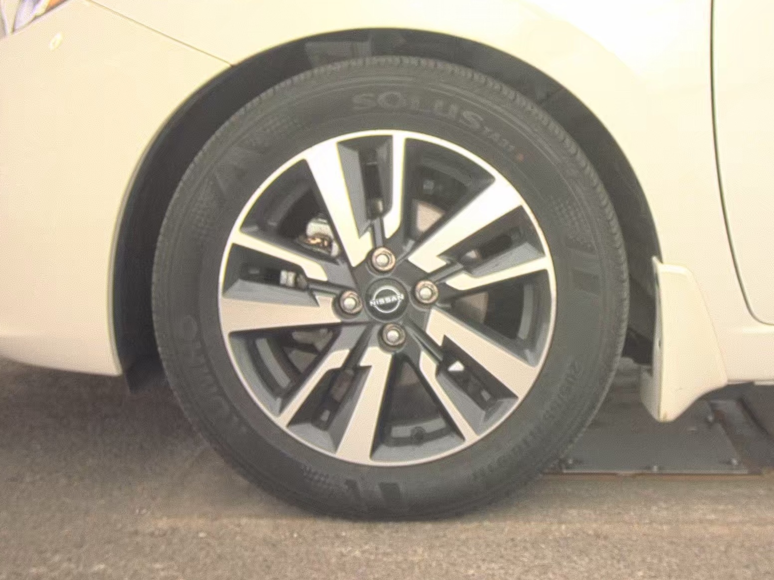 NISSAN VERSA - 10