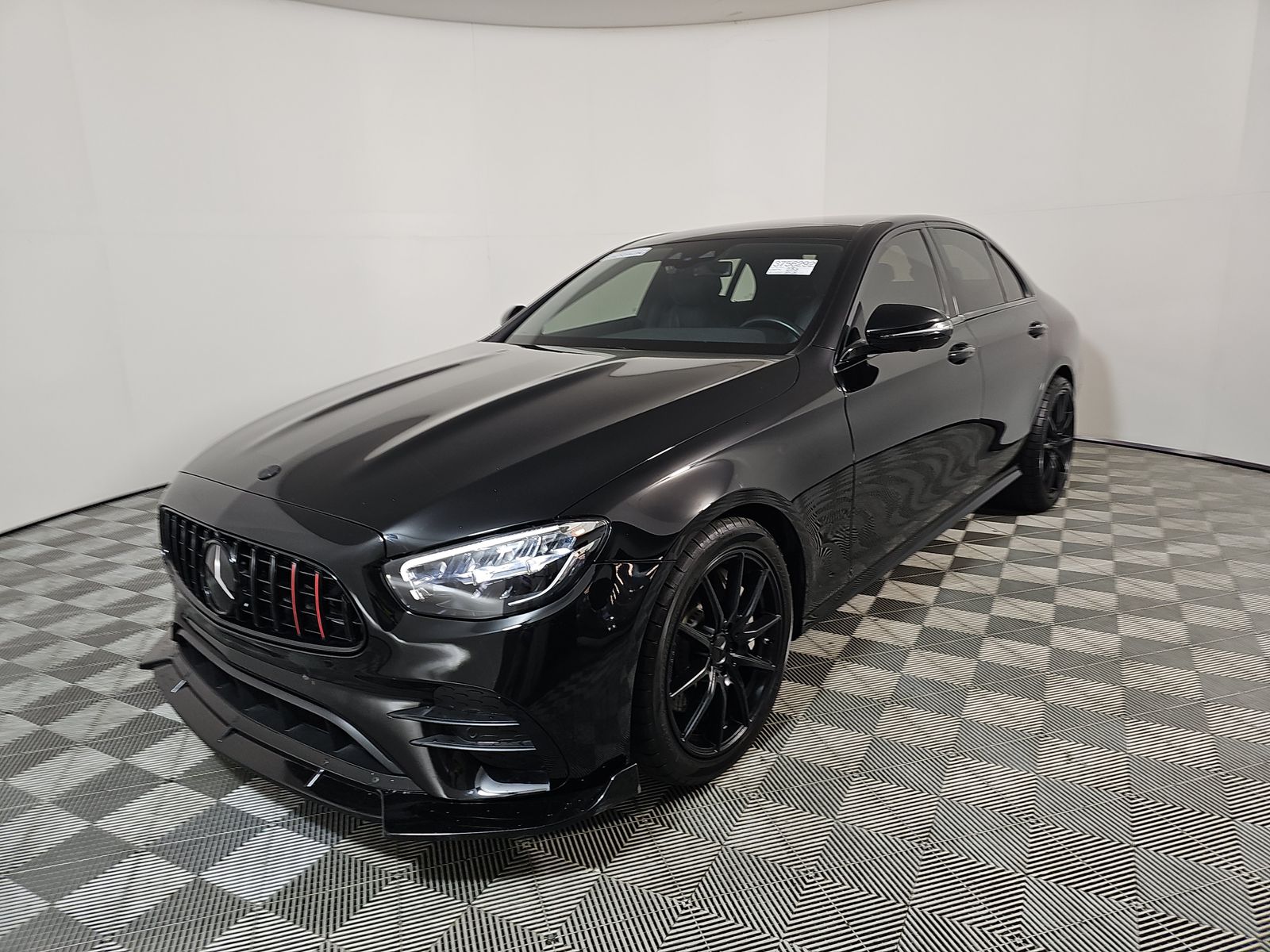 MERCEDES-BENZ E-CLASS - 1