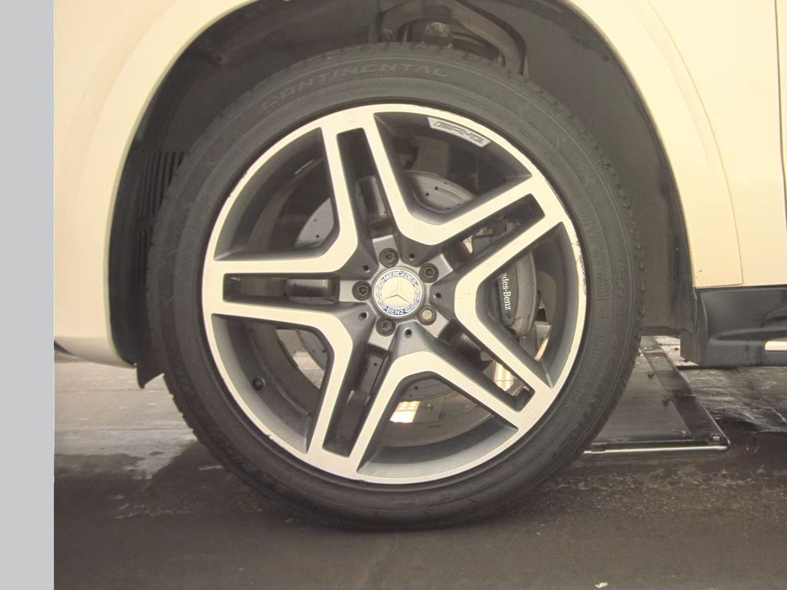 MERCEDES-BENZ GLS - 10