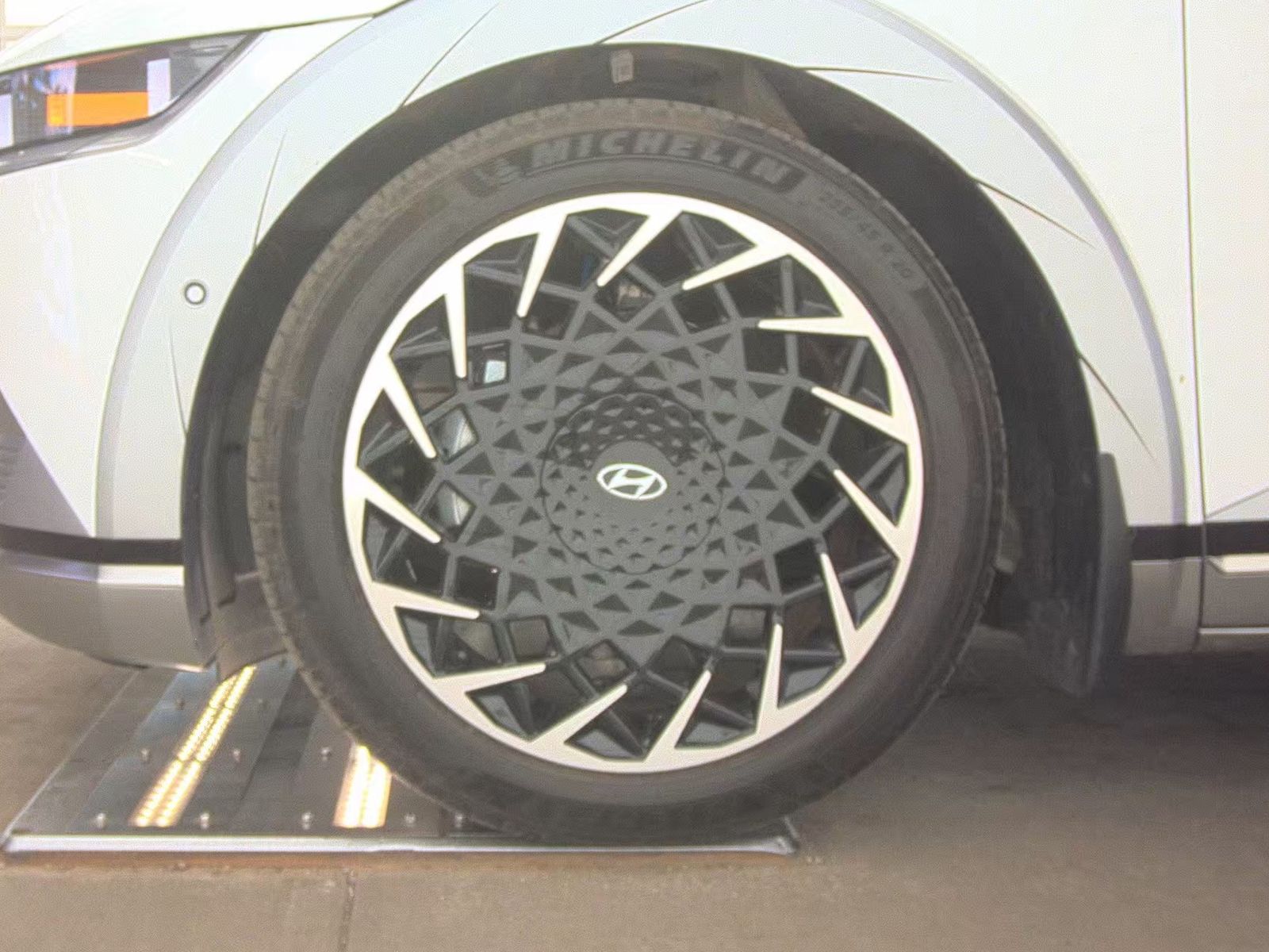 HYUNDAI LIMITED - 10