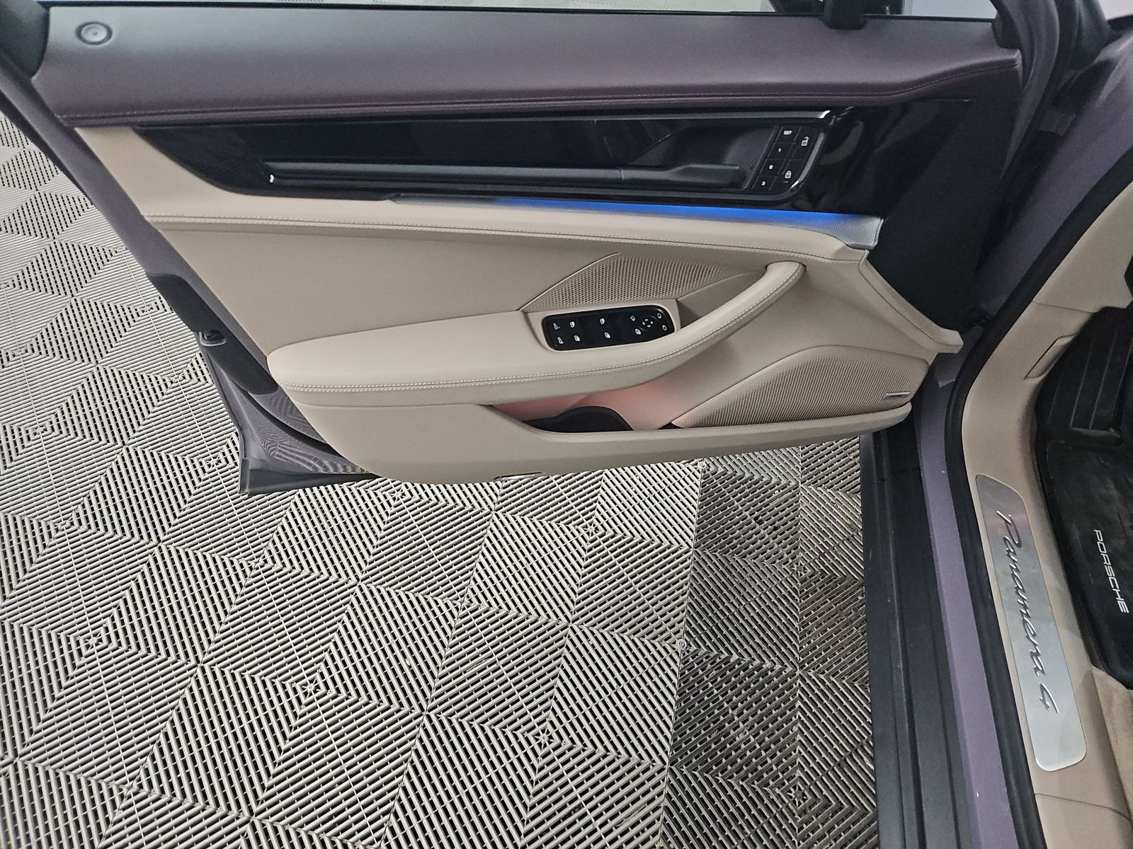 2025 Porsche Panamera 4 AWD